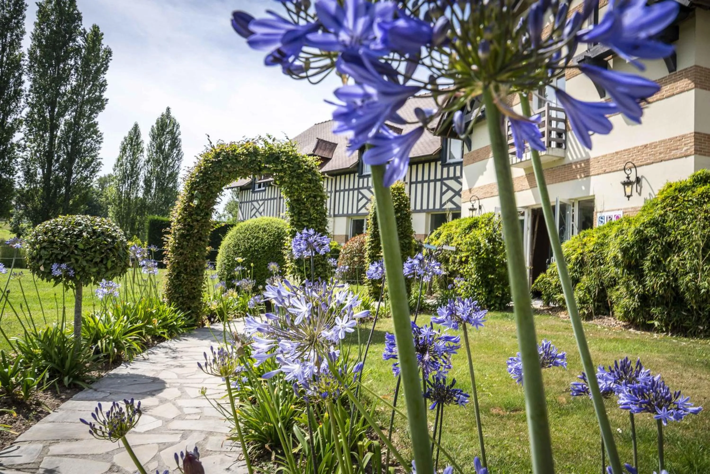 Patio in Le Manoir De La Poterie & Spa
