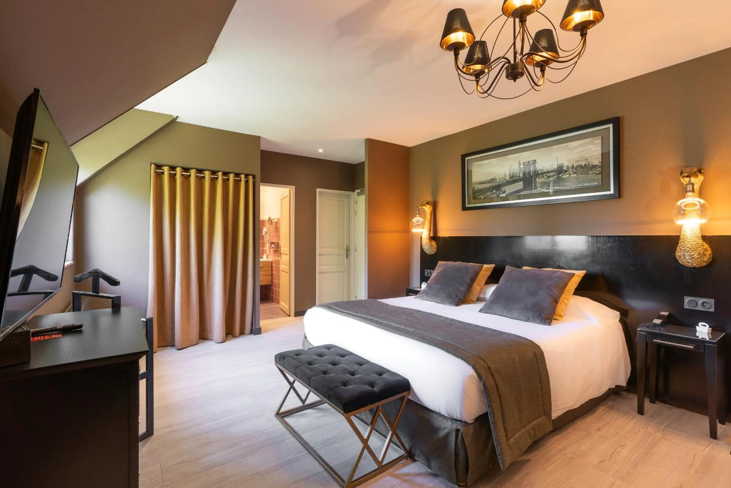 Bed in Le Manoir De La Poterie & Spa