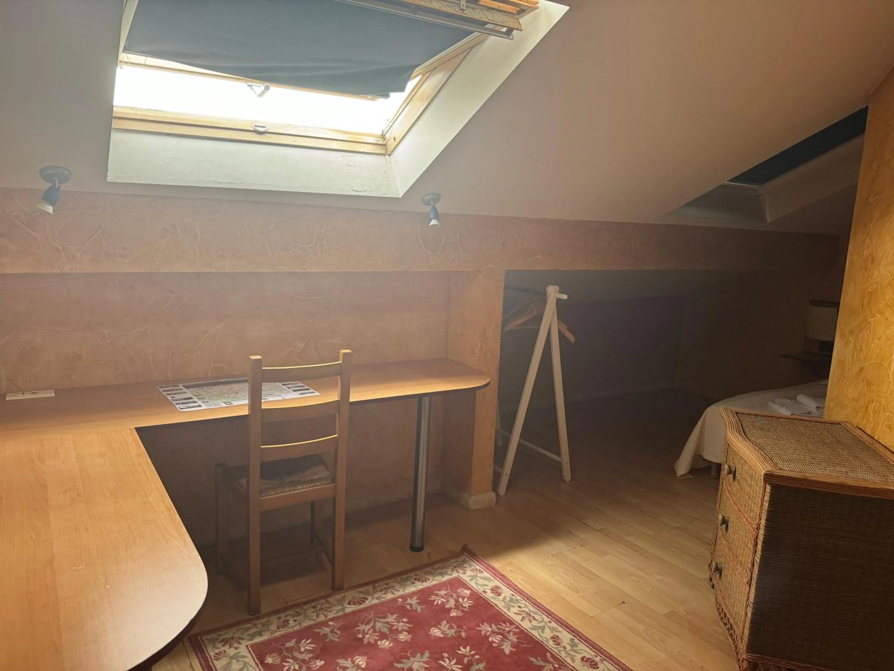 Dining area in Hôtel Bosquet Pau Centre - Self Check In Budget Hotel