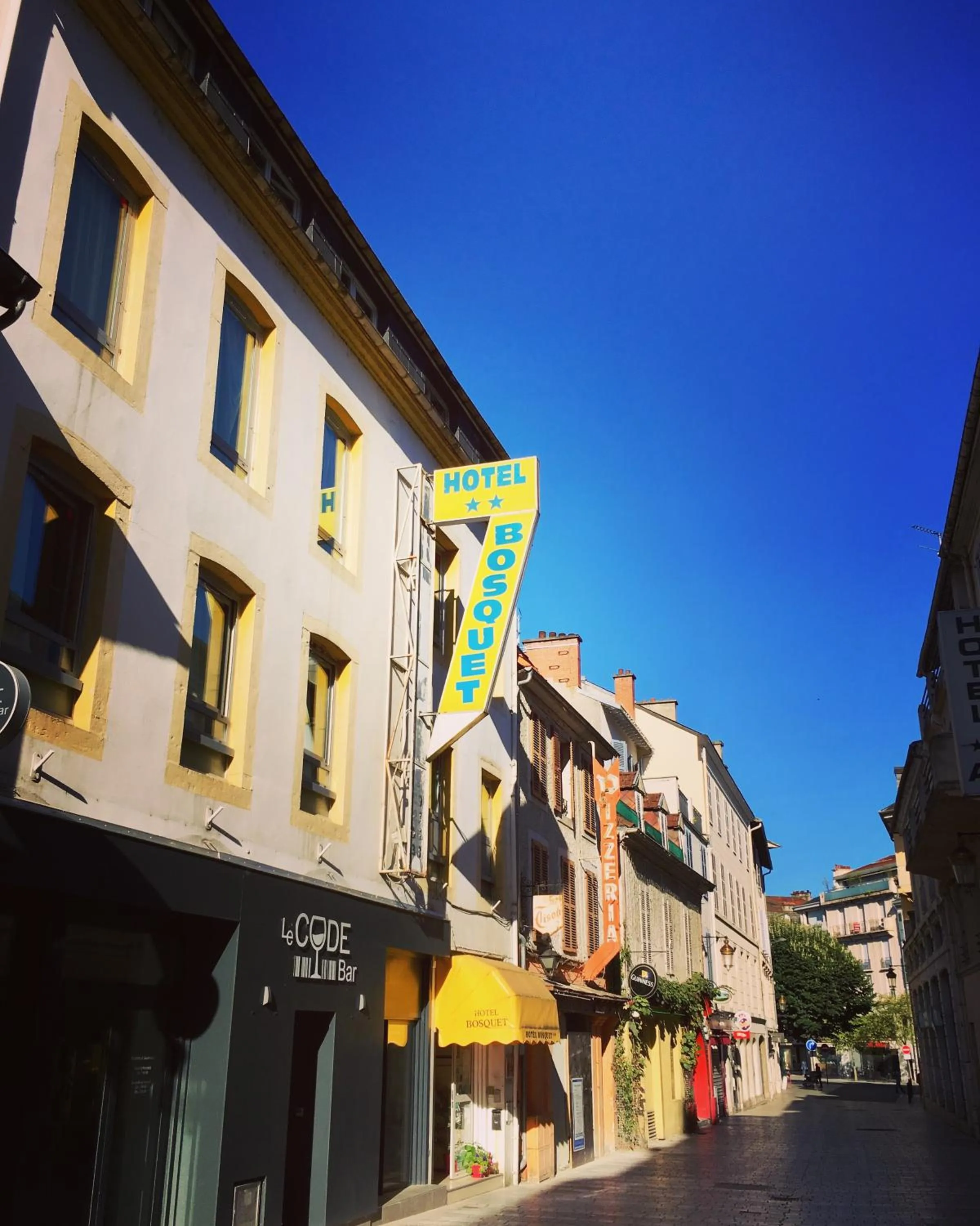 Facade/entrance in Hôtel Bosquet Pau Centre - Self Check In Budget Hotel