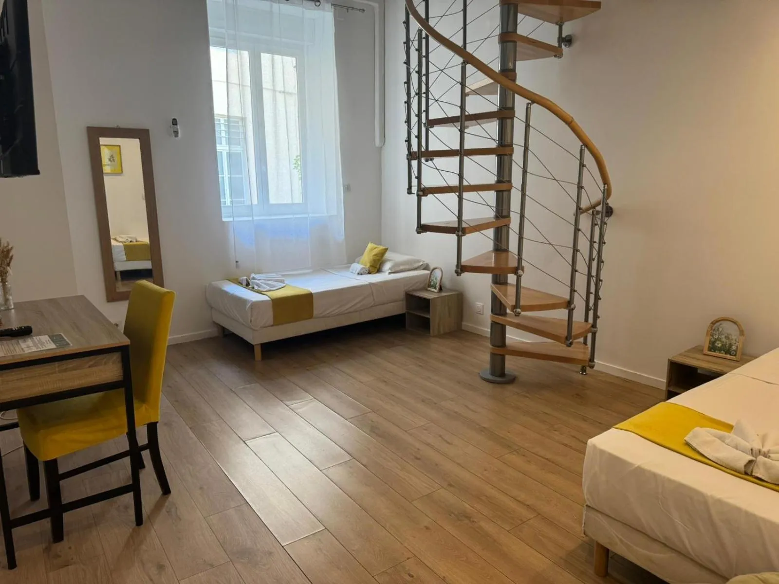 Photo of the whole room, Bed in Hôtel Abalone - Centre Gare