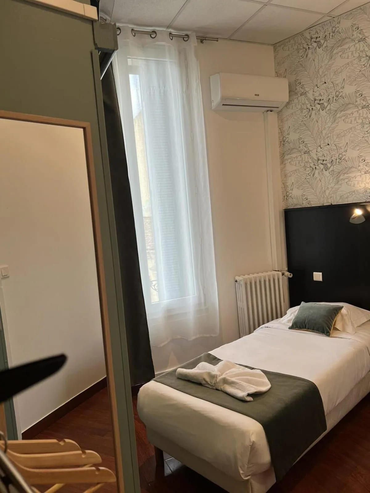 Bed in Hôtel Abalone - Centre Gare