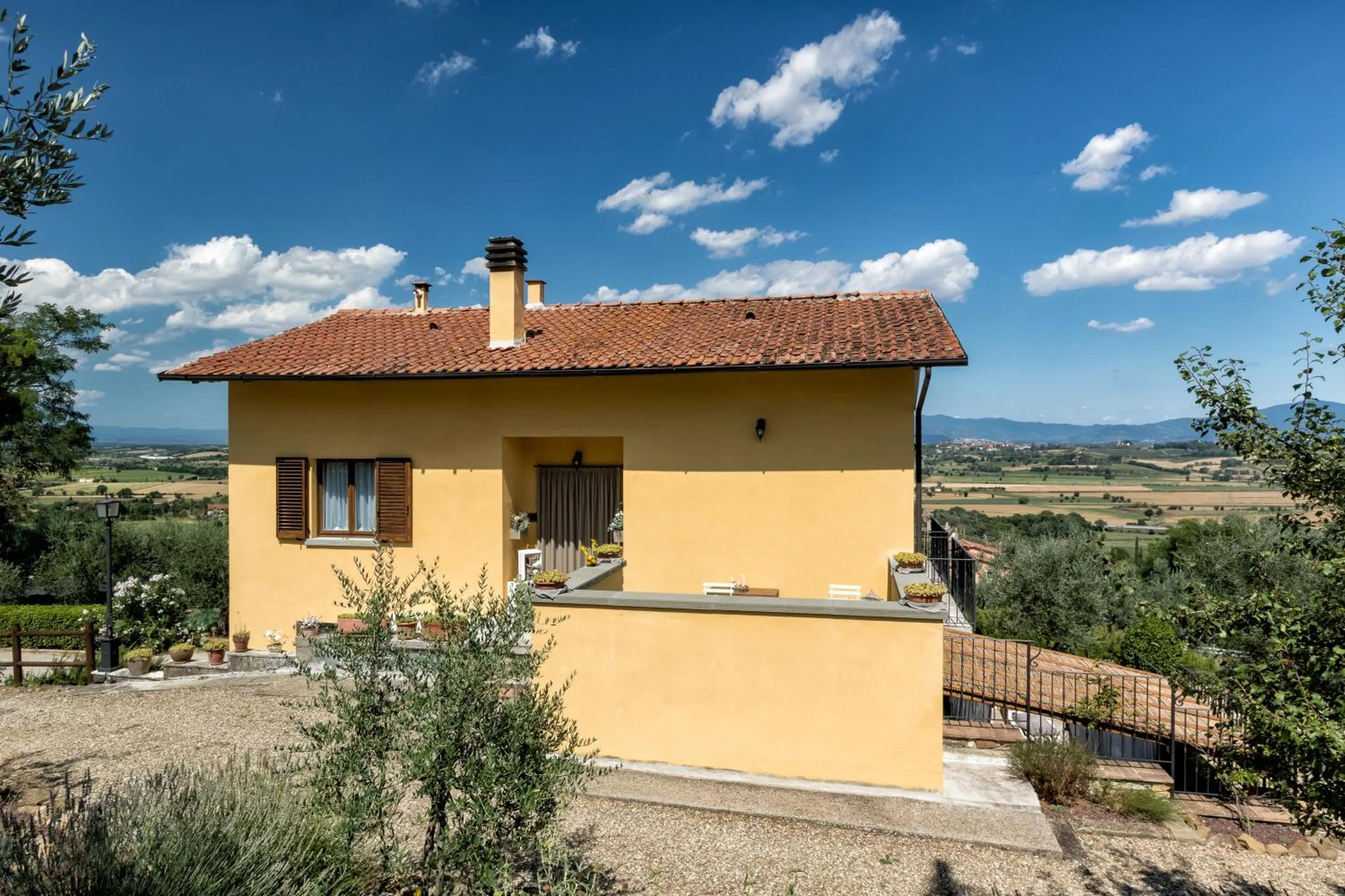 Facade/entrance in Casa Montalgallo