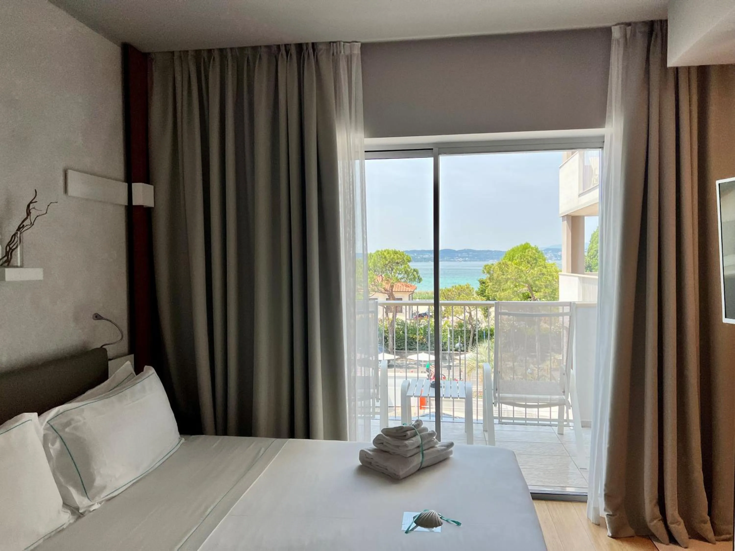 Double Room with Partial Lake View and Thermal Spa Access in Hotel Ocelle Thermae&Spa (Adults Only)