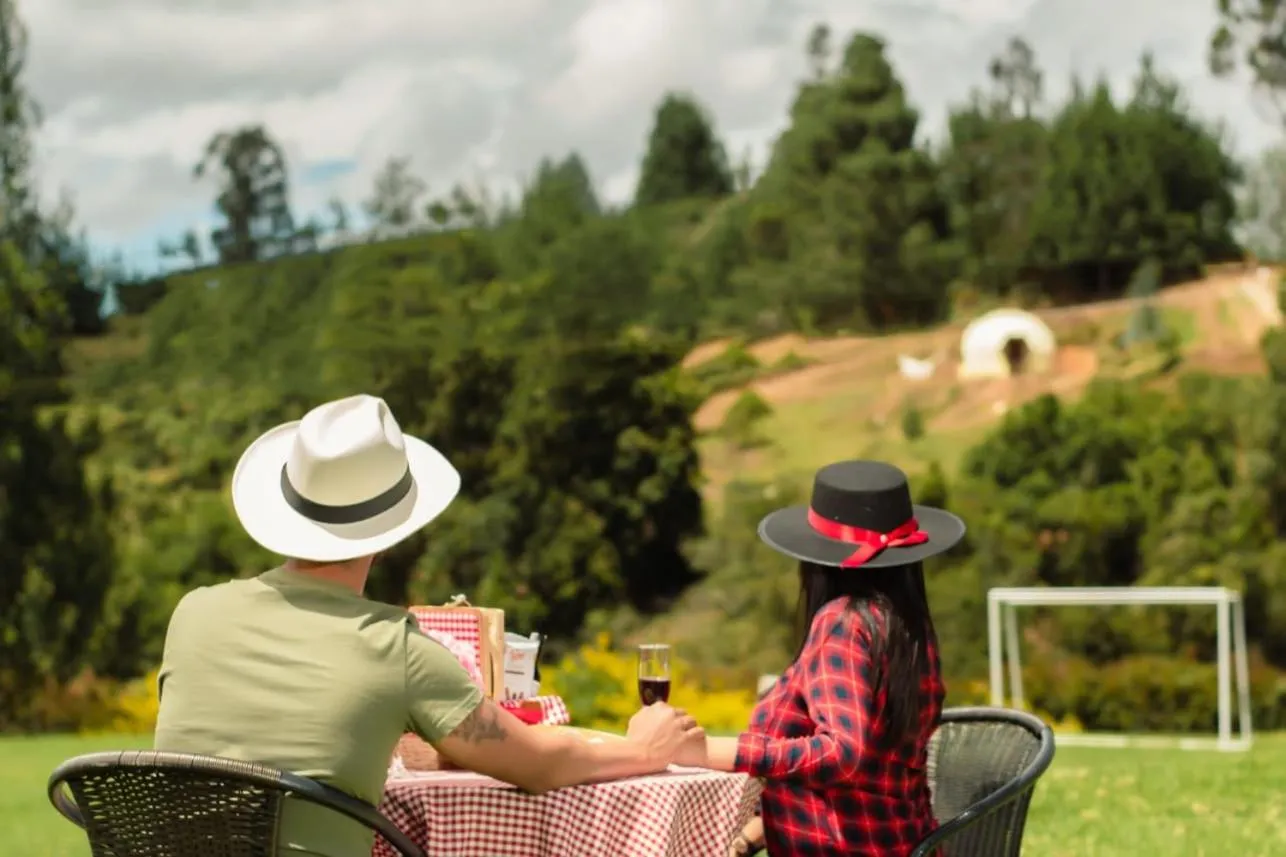 People in Hotel Campestre La Periquera