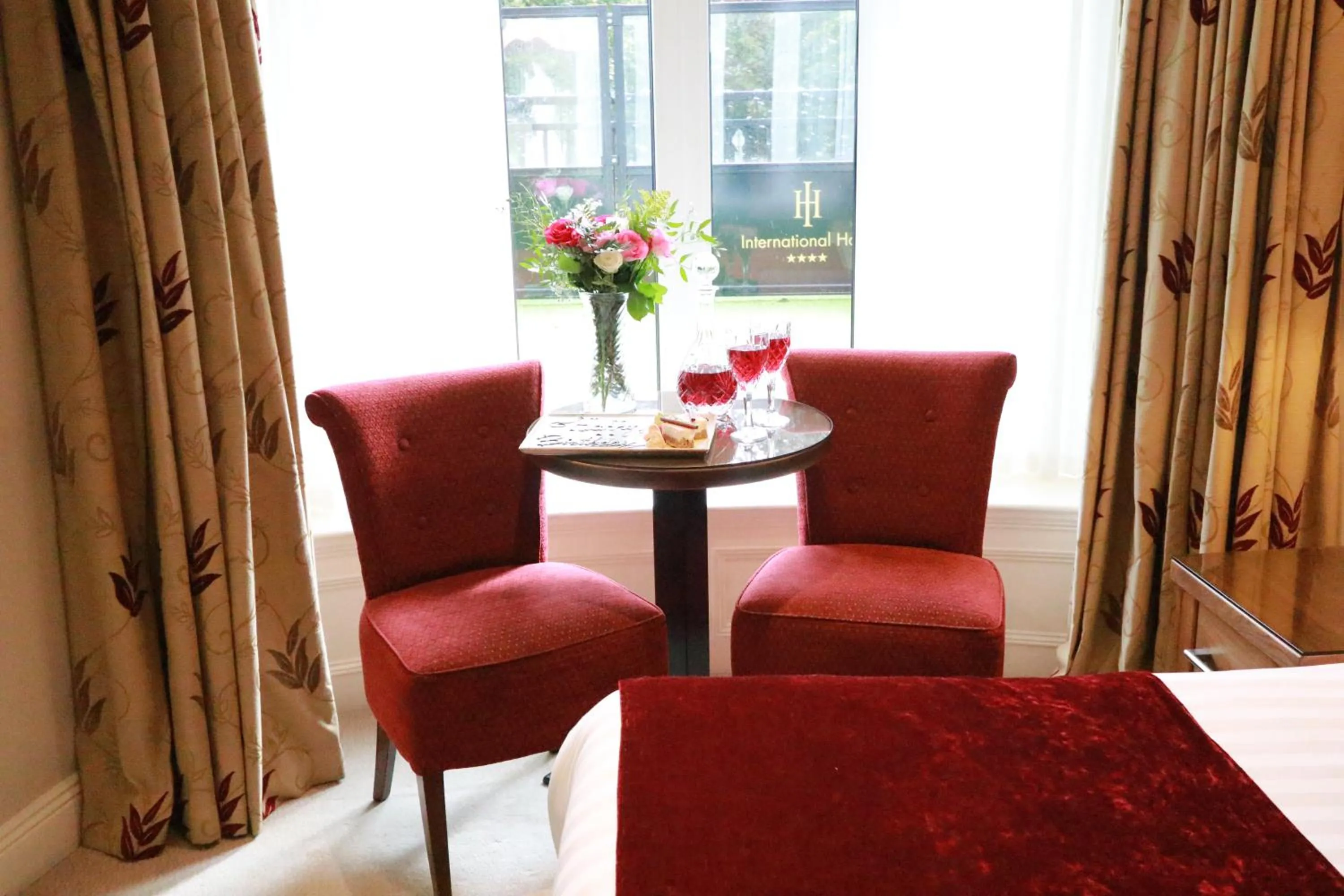 Seating area, Bed in International Hotel Killarney