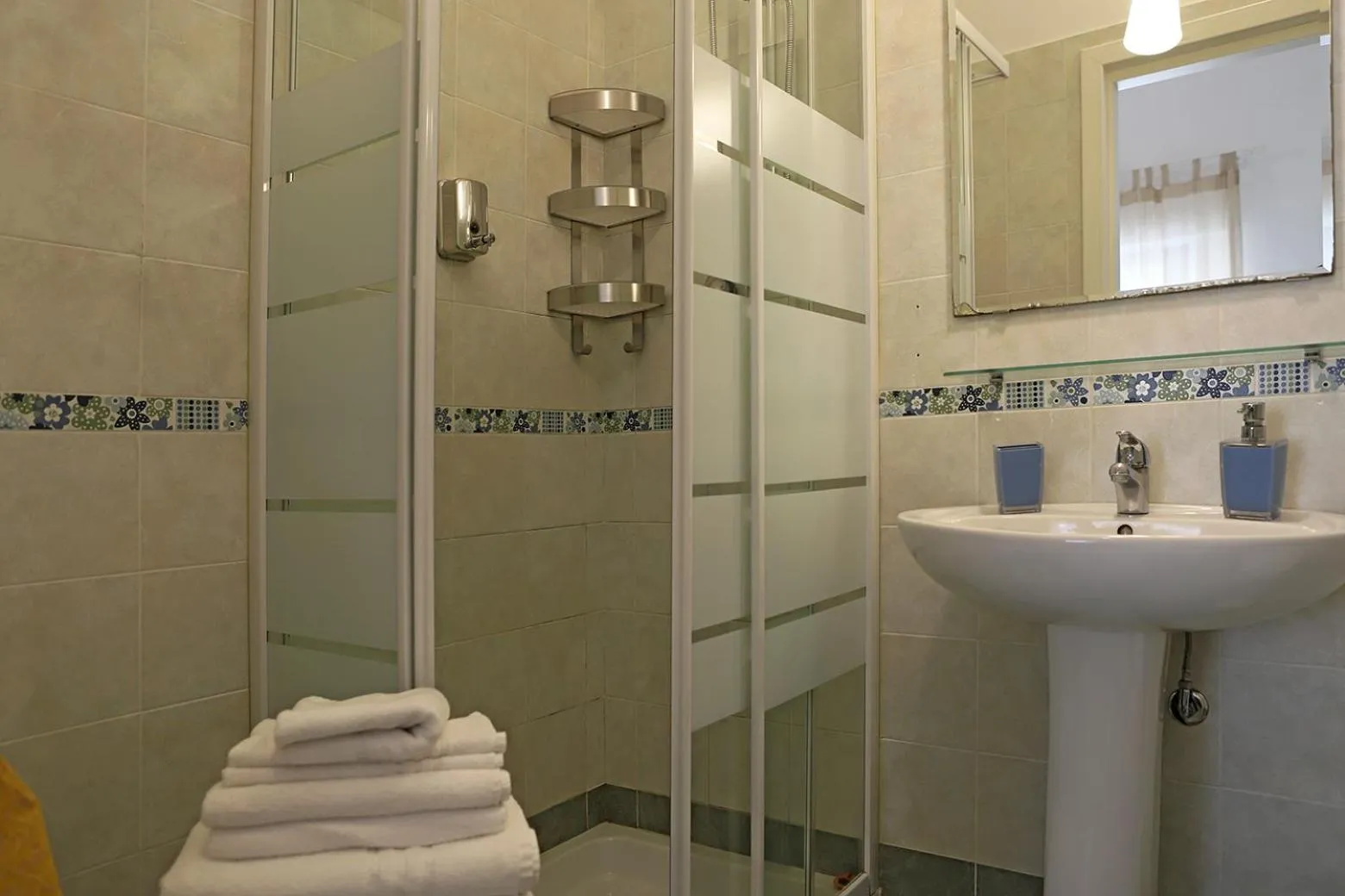 Shower in B&B La casa di Paola