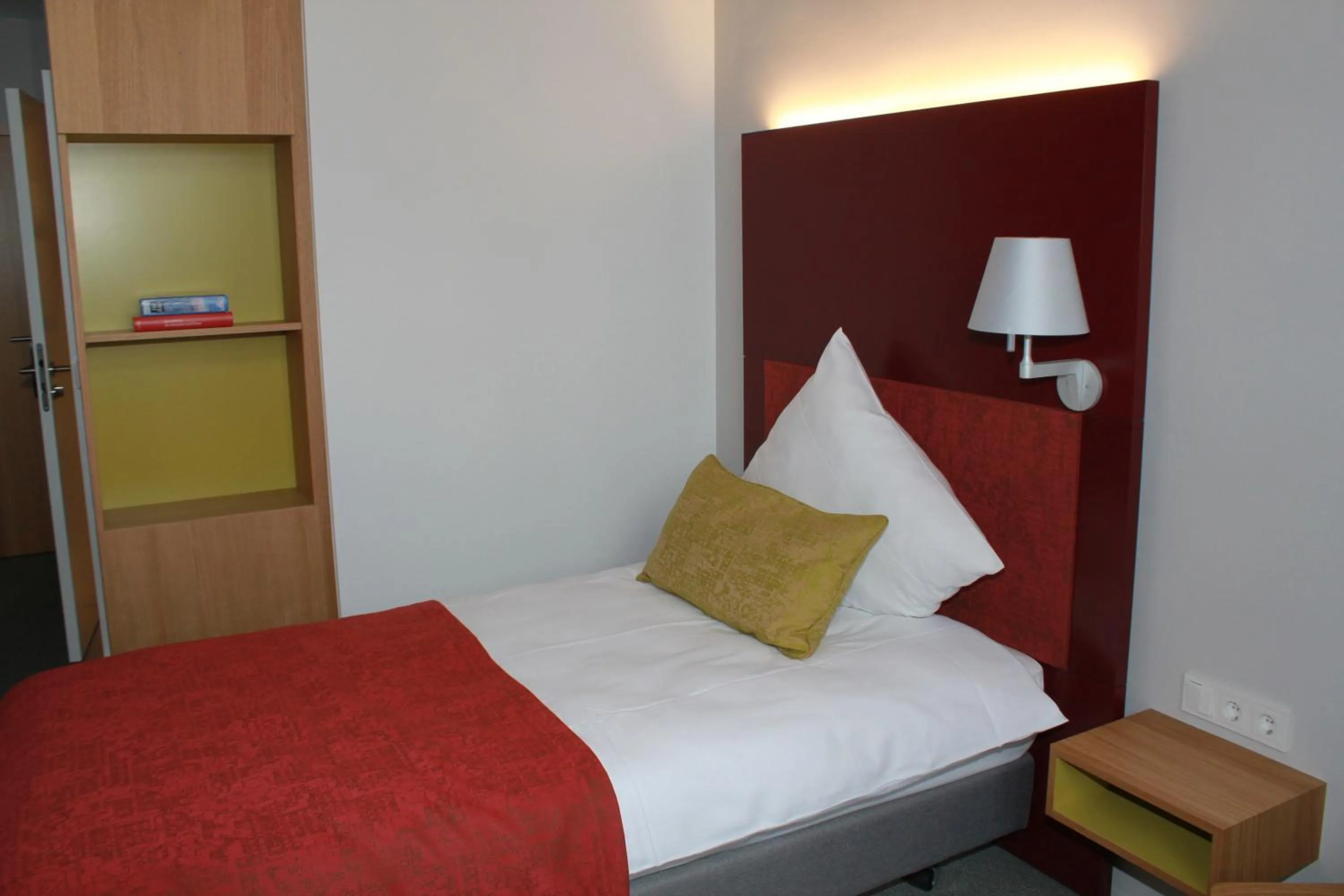 Photo of the whole room, Bed in Katholisch-Soziales Institut