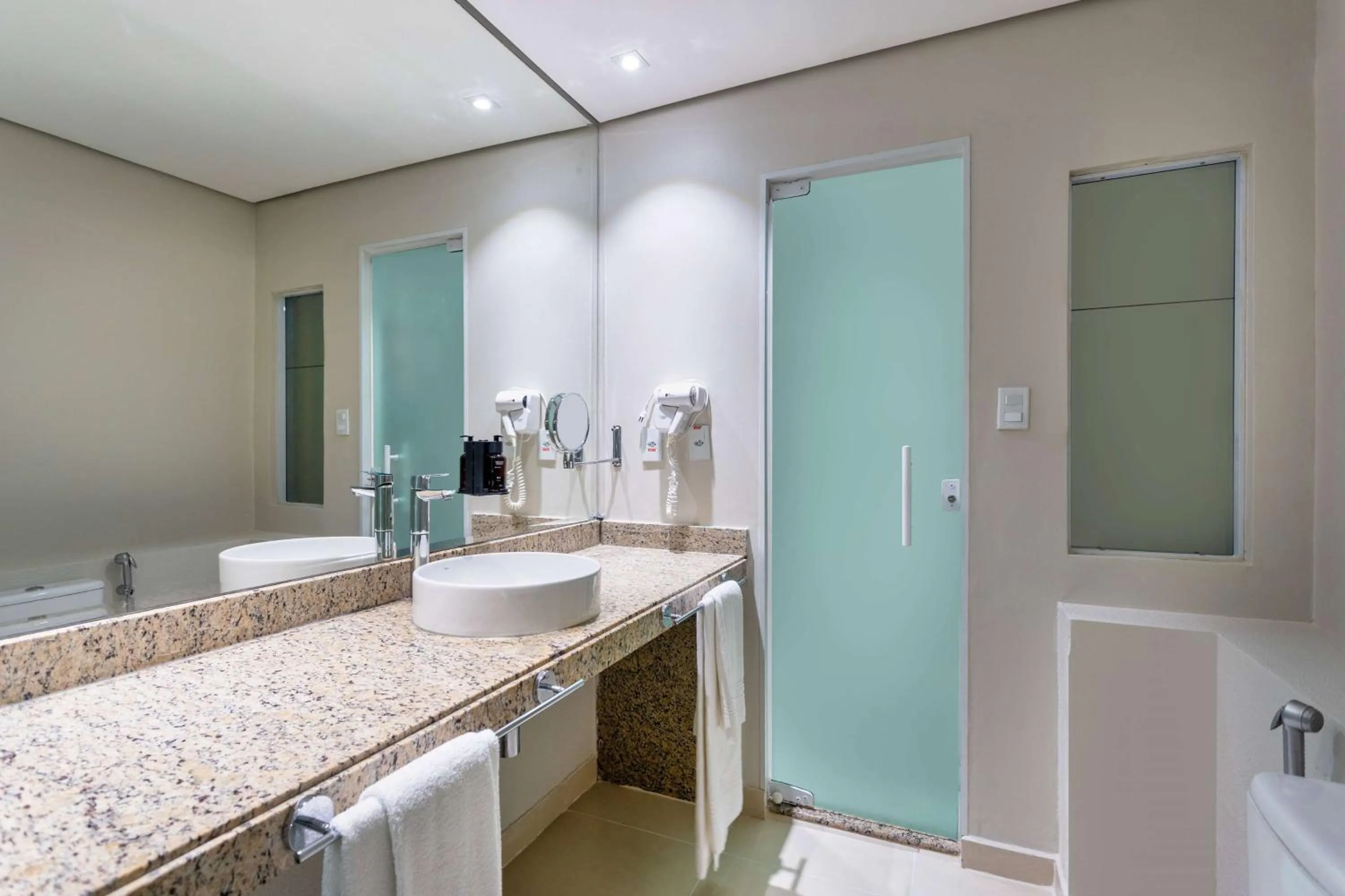 Bathroom in TRYP by Wyndham Manaus Aeroporto