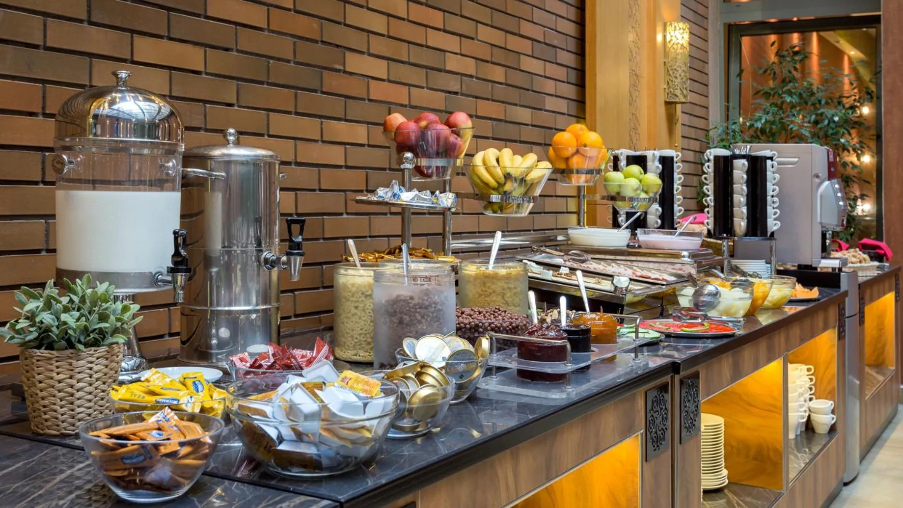 Buffet breakfast in Marmara Hotel Budapest