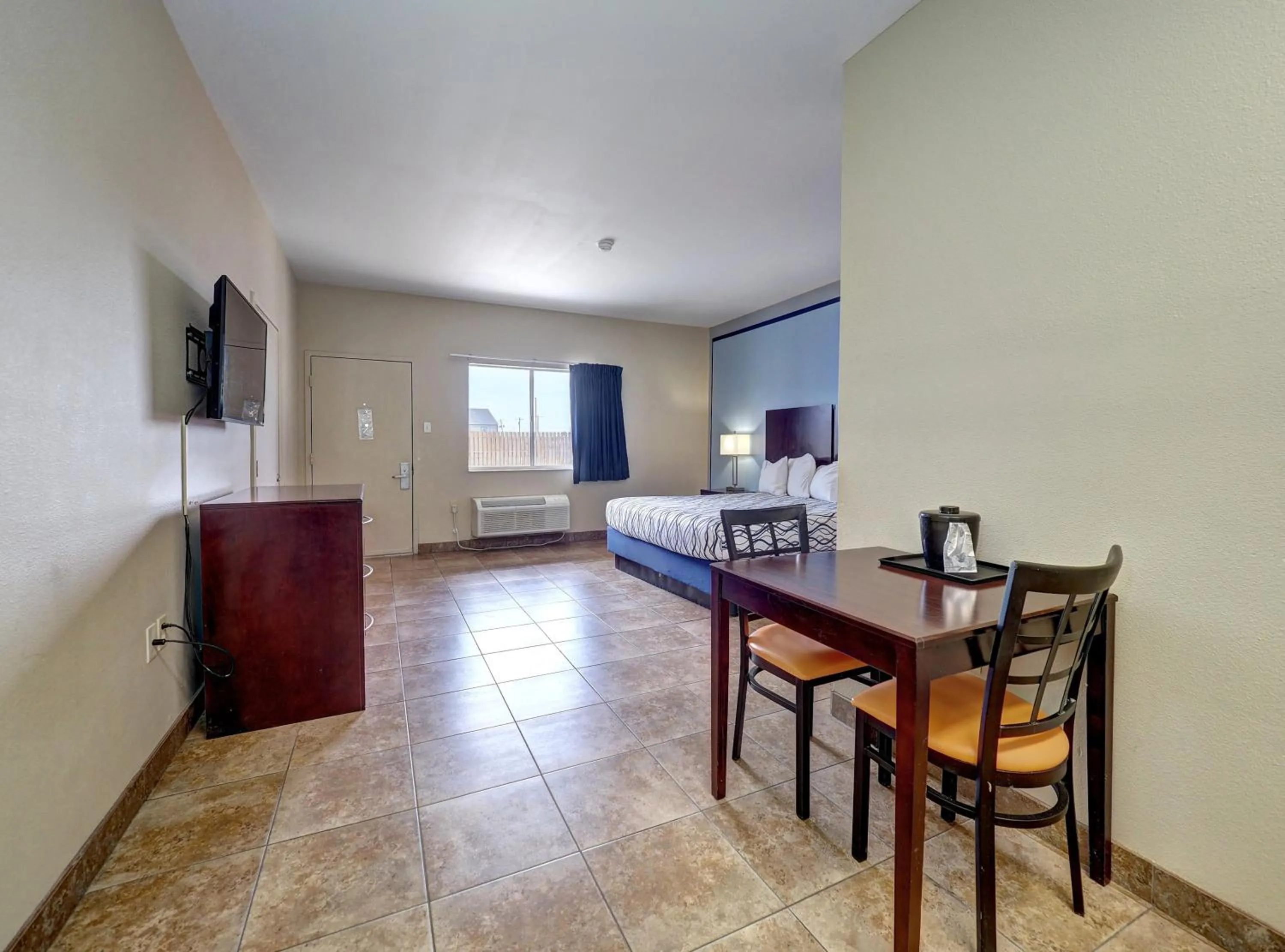 Dining area, Bed in Alister Square Inn