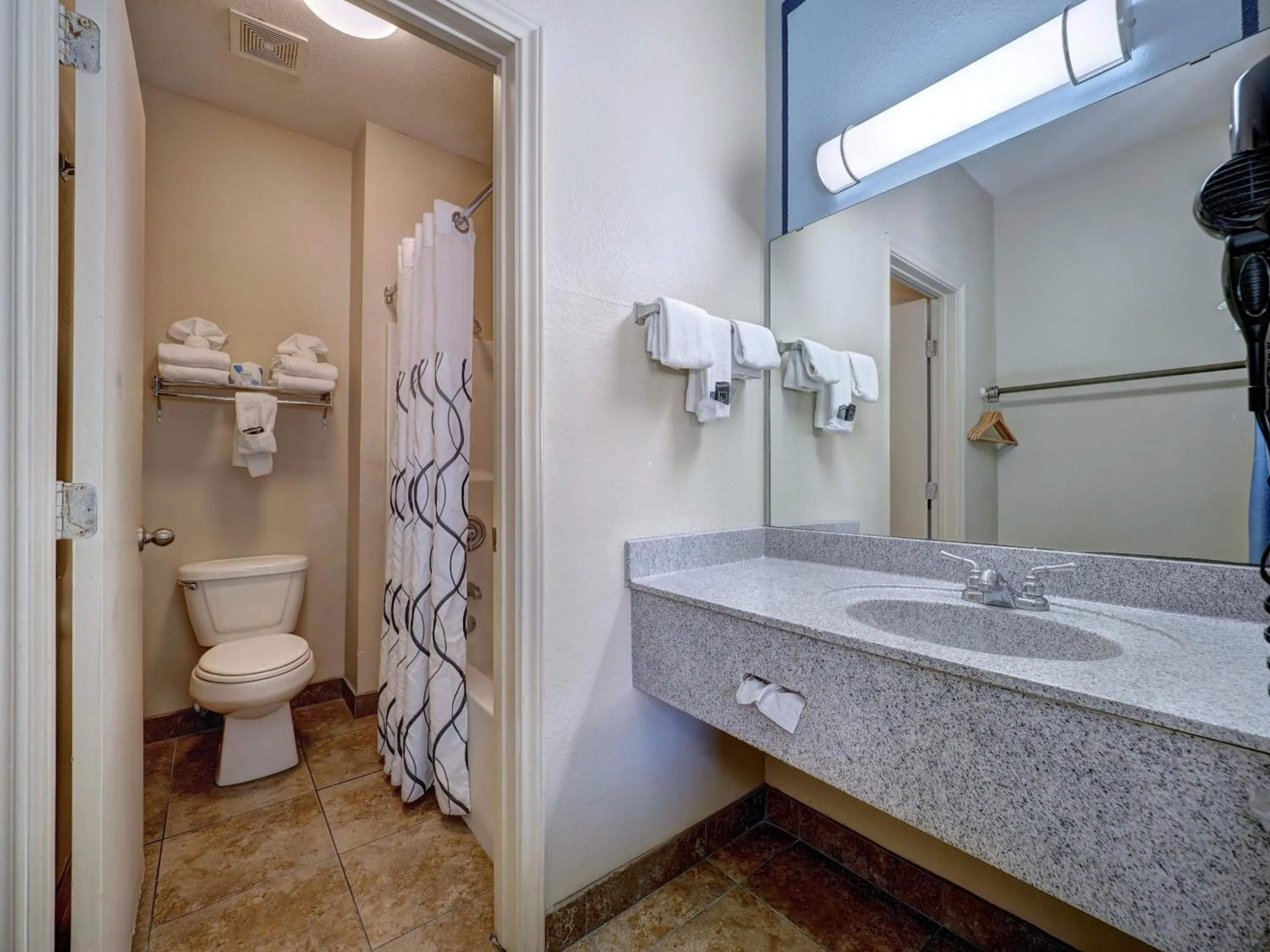 Bathroom in Alister Square Inn