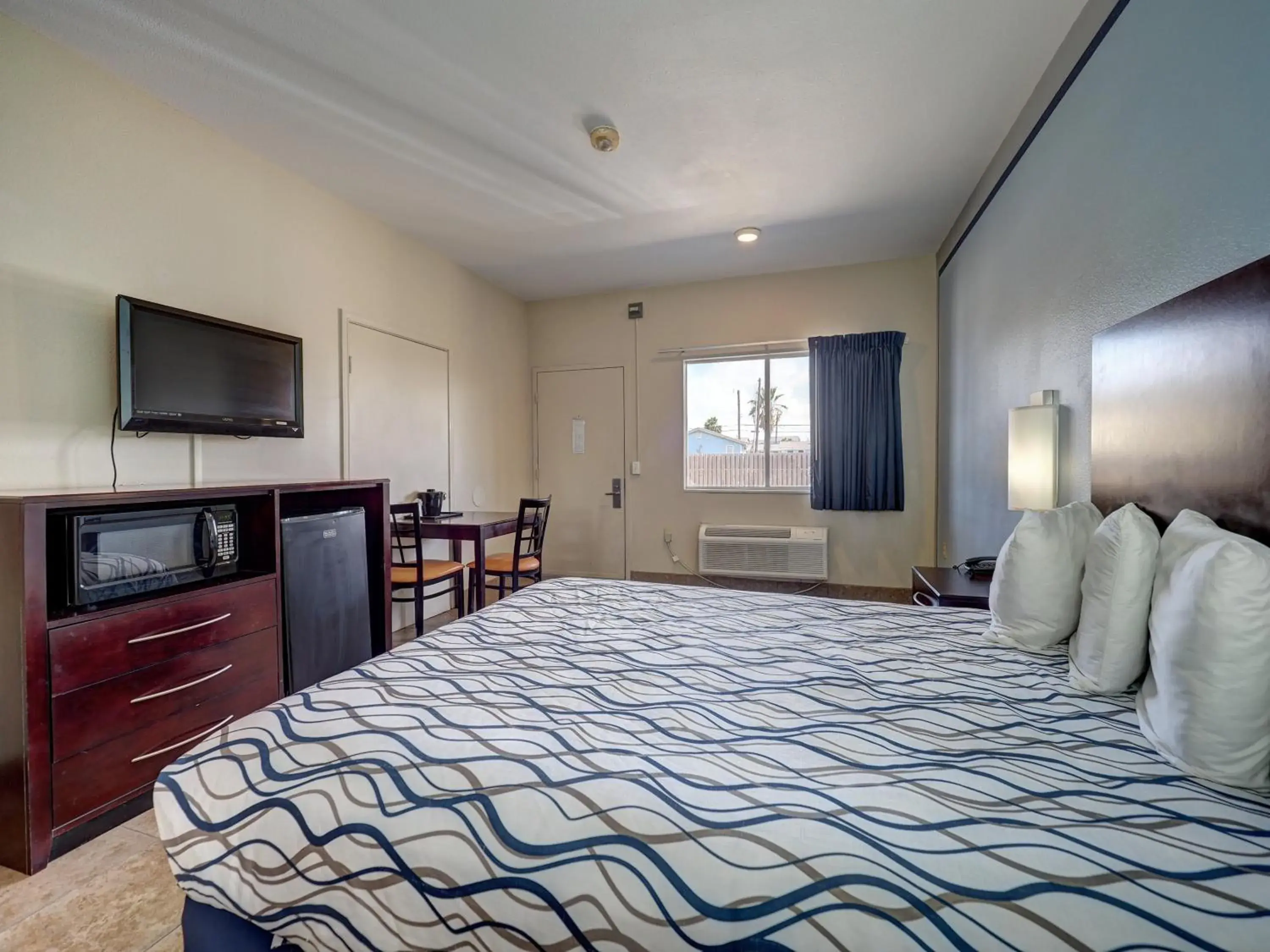 Deluxe Single Room in Alister Square Inn Deluxe Single Room in Alister Square Inn