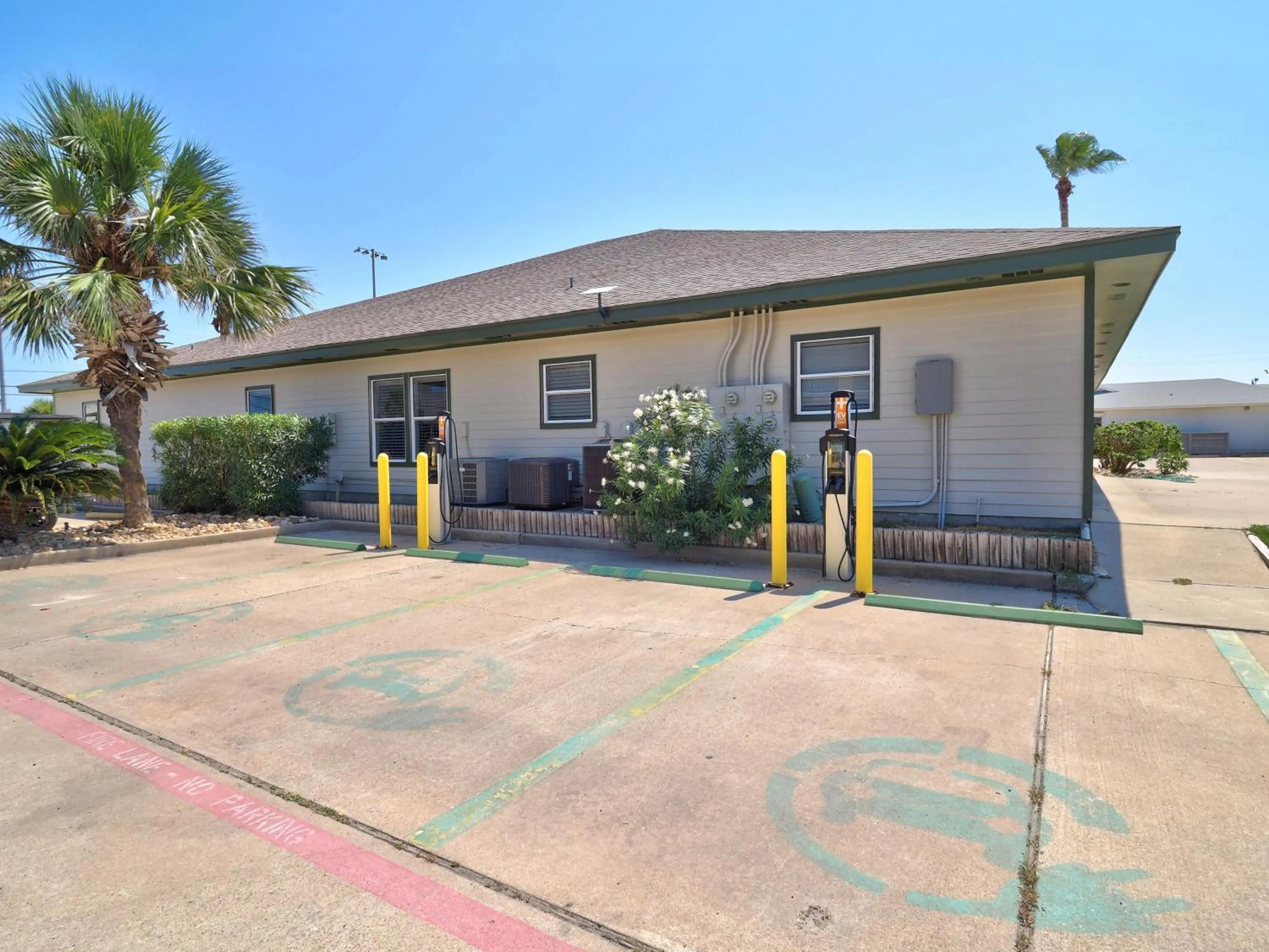 Property building in Alister Square Inn