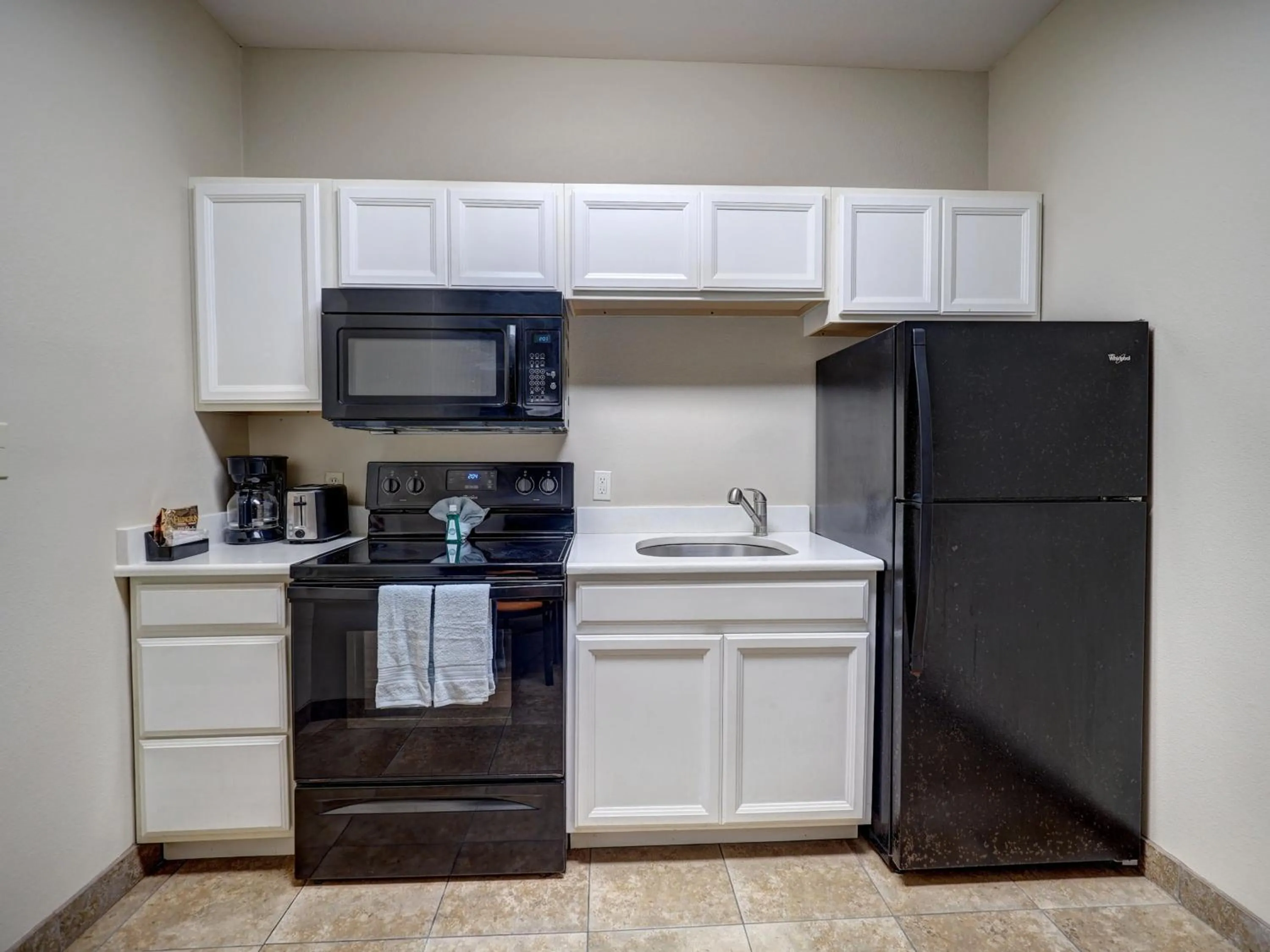 Kitchen or kitchenette in Alister Square Inn