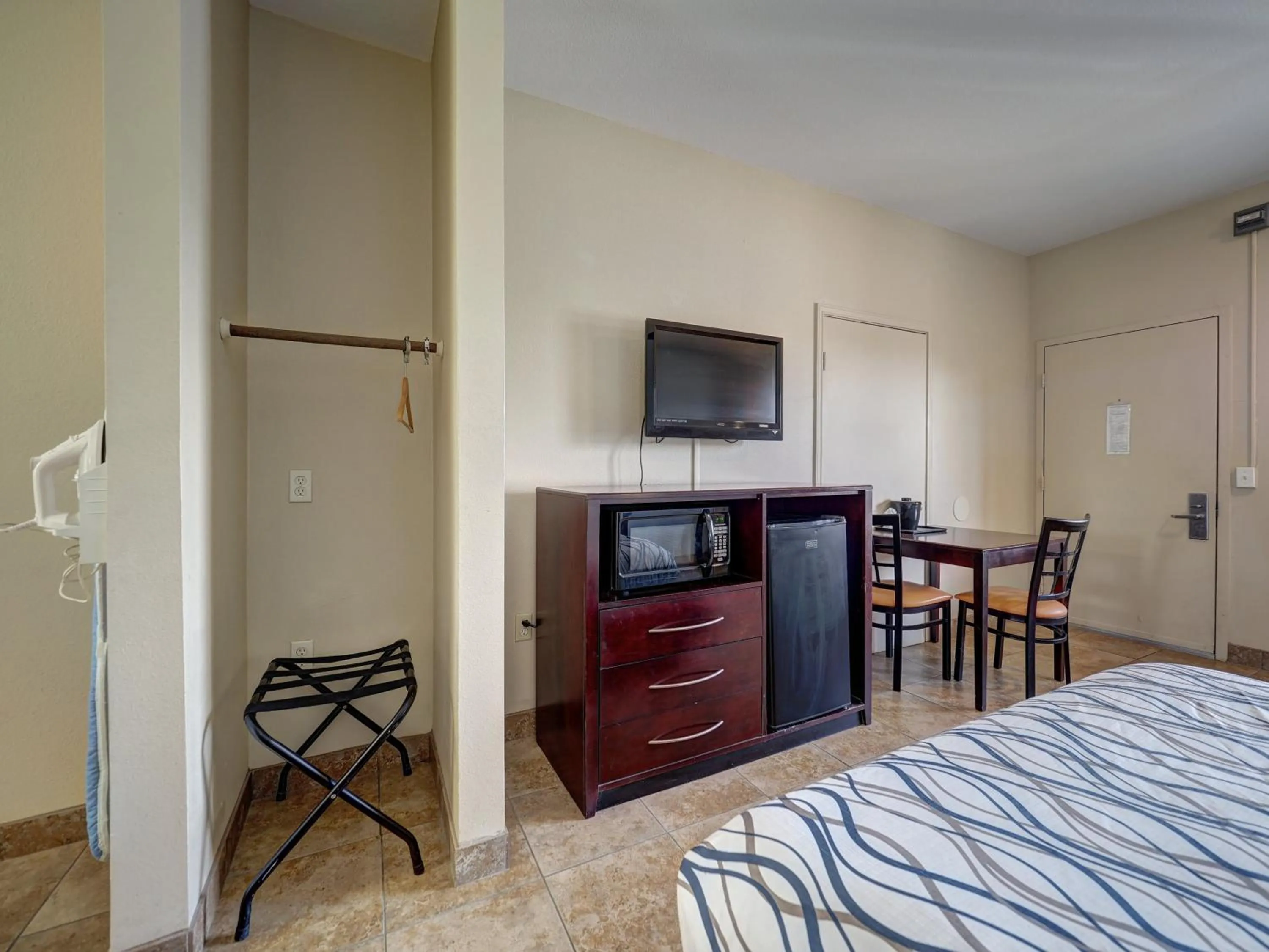 TV and multimedia, Bed in Alister Square Inn