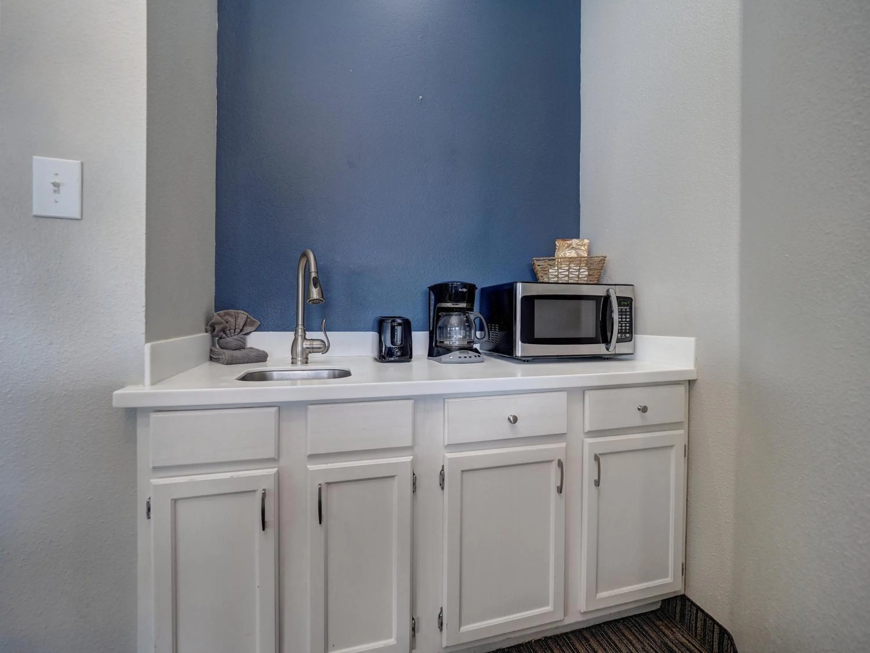 Restaurant/places to eat in Alister Square Inn