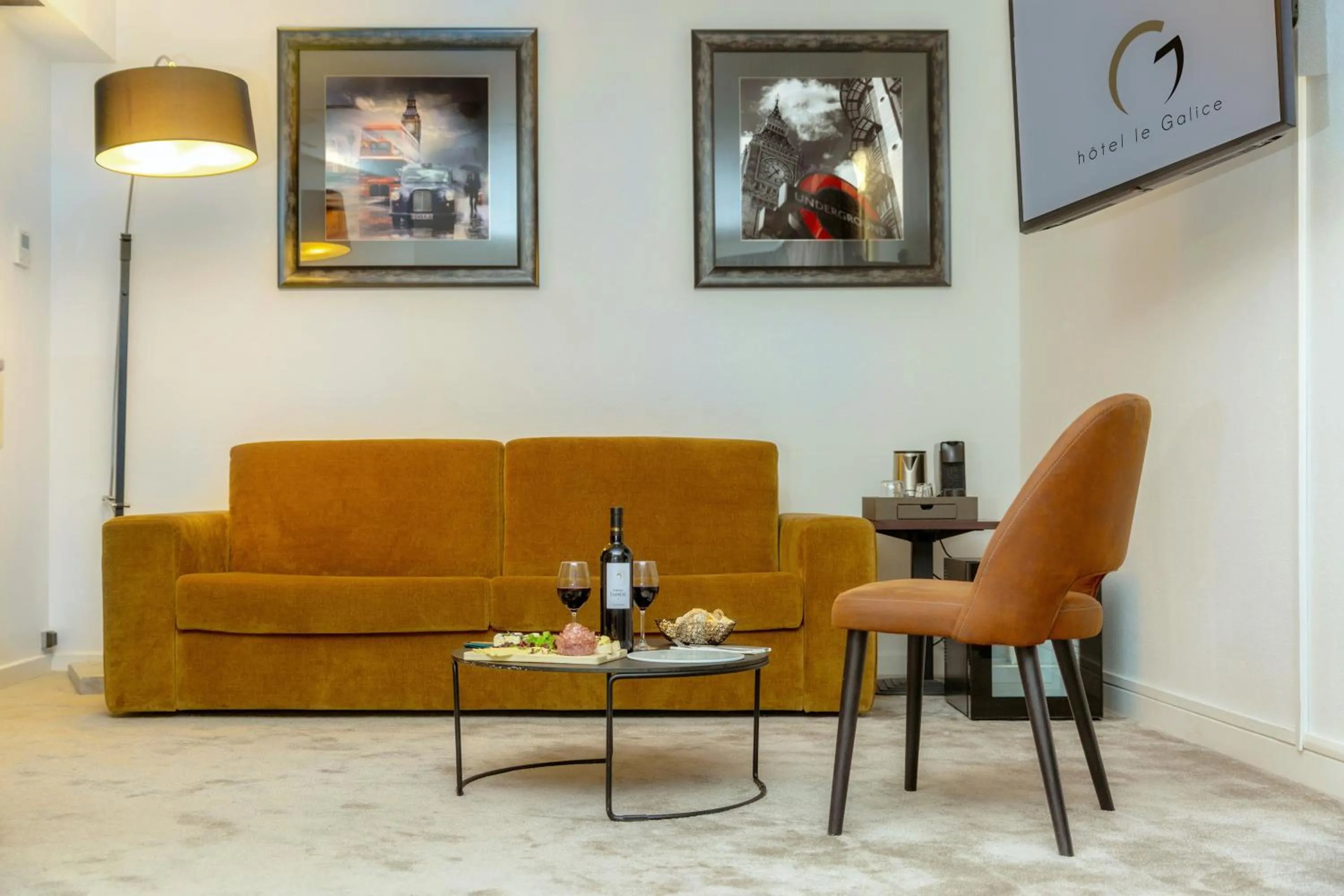 Seating area in Best Western Hotel le Galice Aix-en-Provence