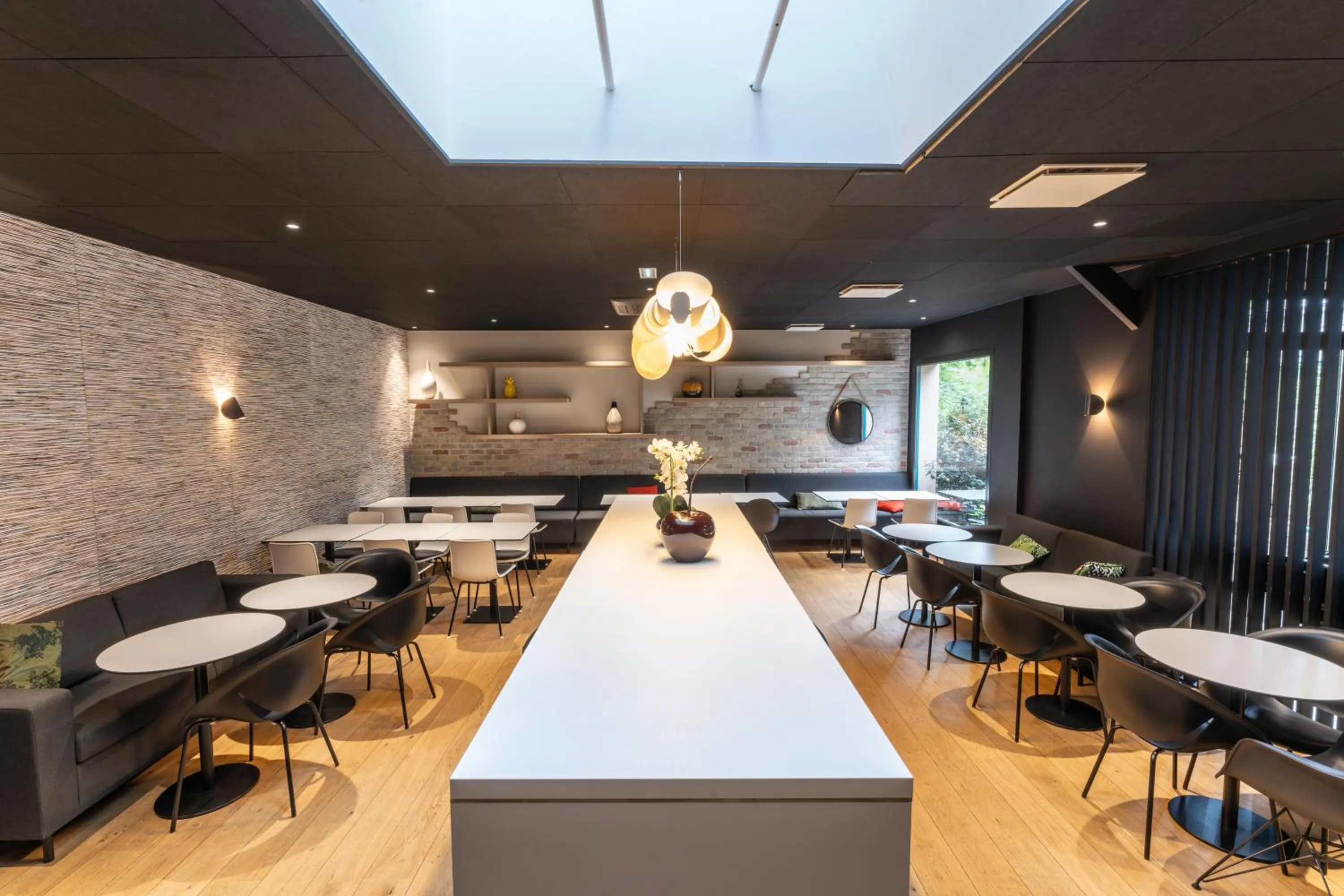 Buffet breakfast in Brit Hotel Ker Lann Aeroport - Parc Expo