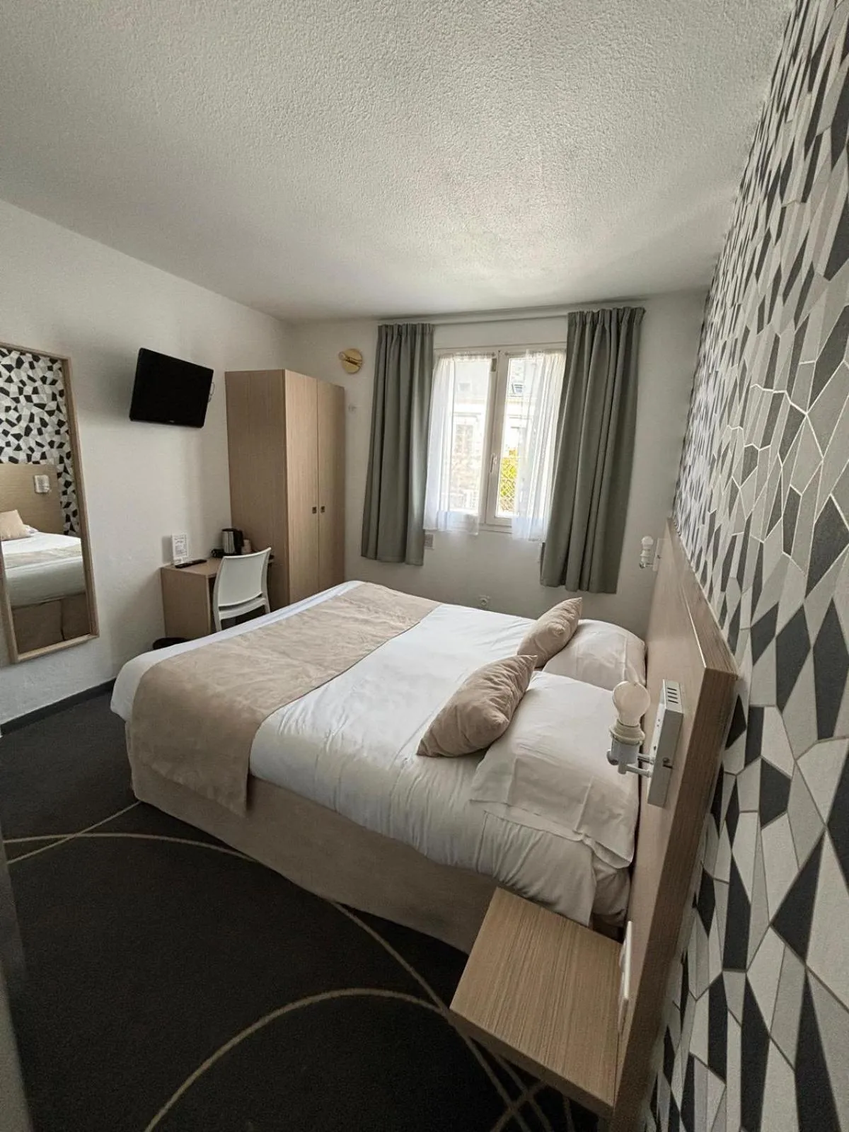 Bed in Hôtel Le Blason