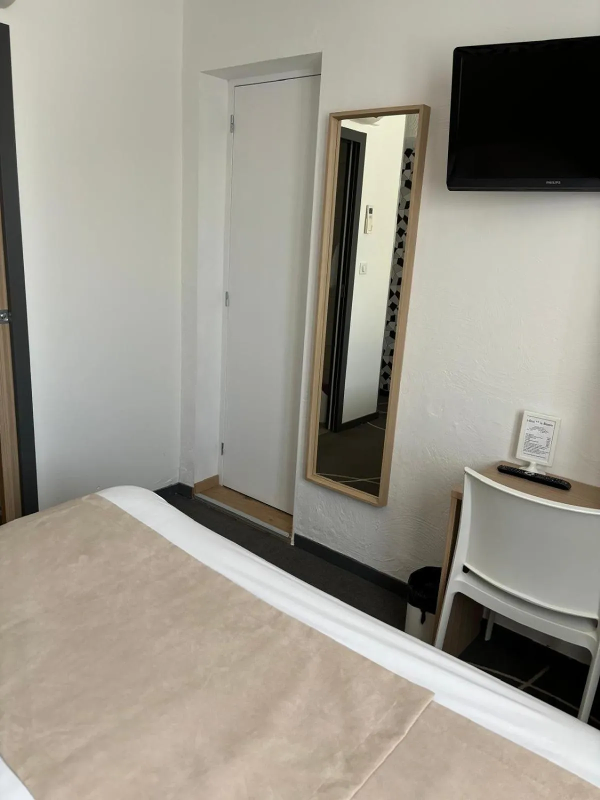 Bed in Hôtel Le Blason