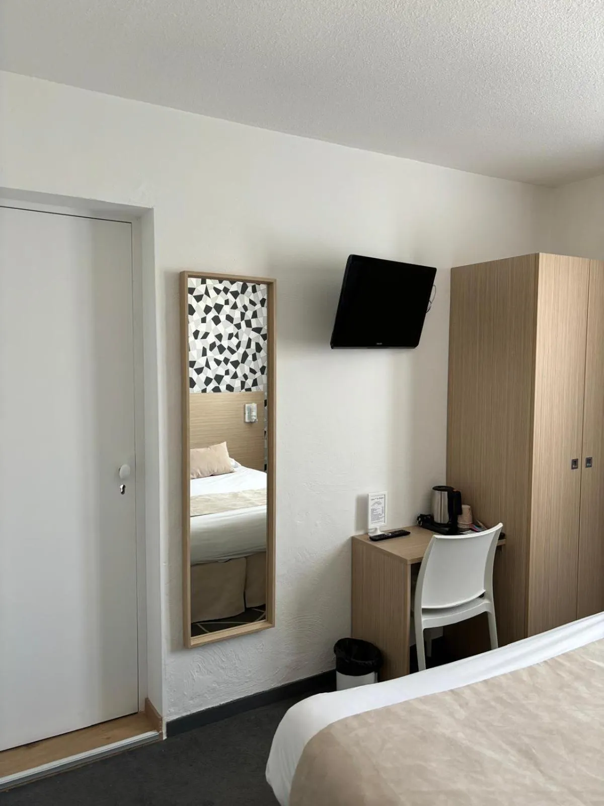 Bed in Hôtel Le Blason