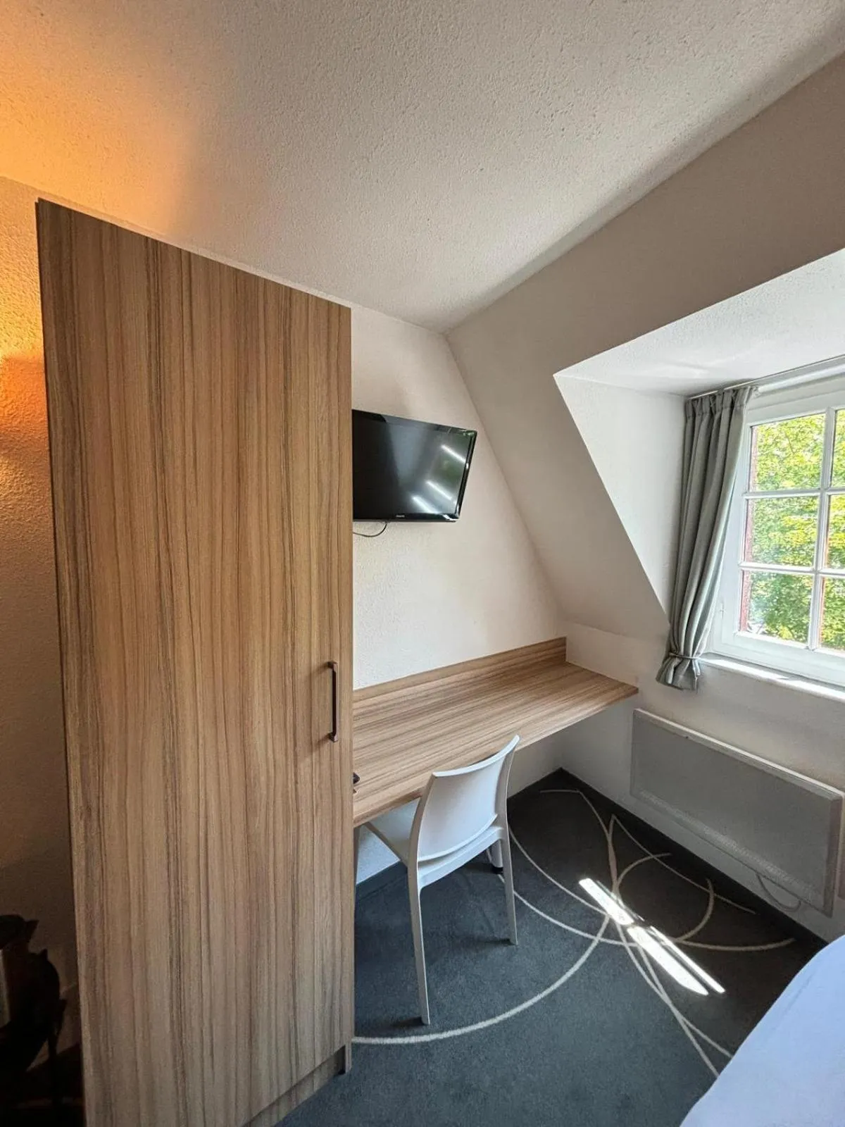 Bed in Hôtel Le Blason