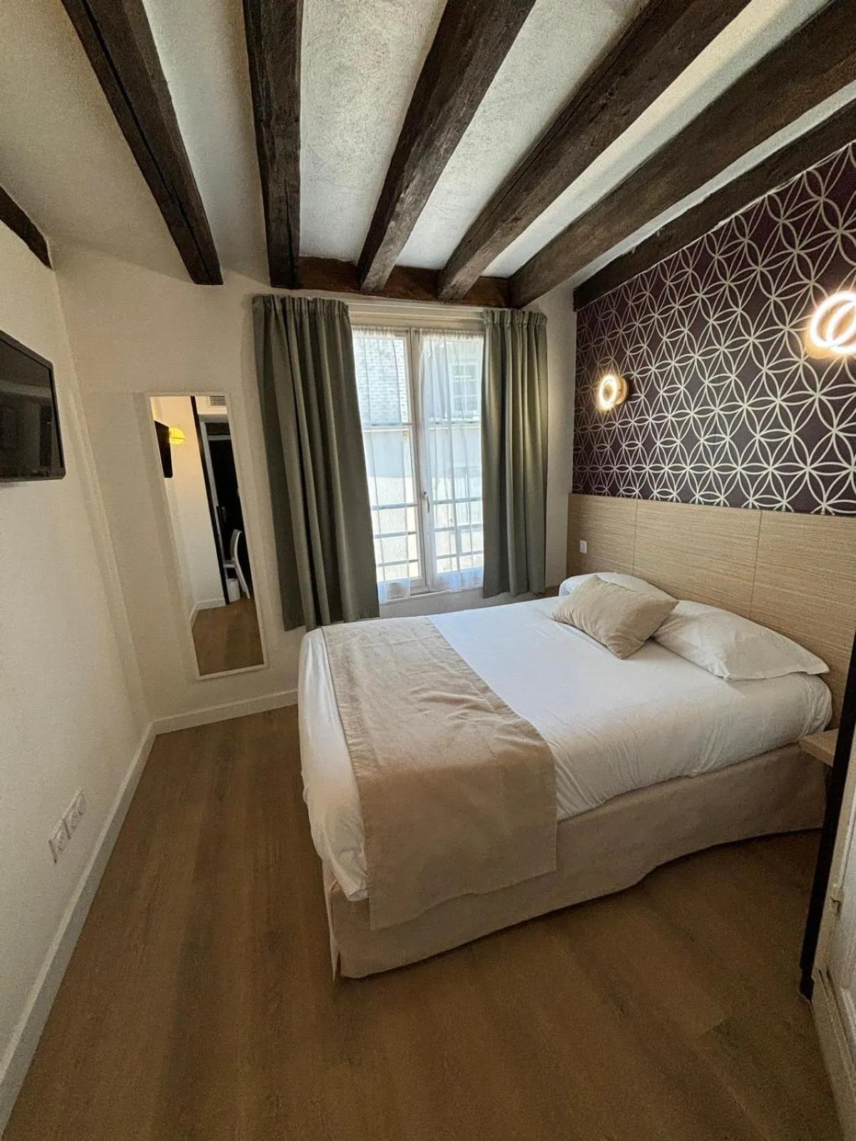 Bed in Hôtel Le Blason