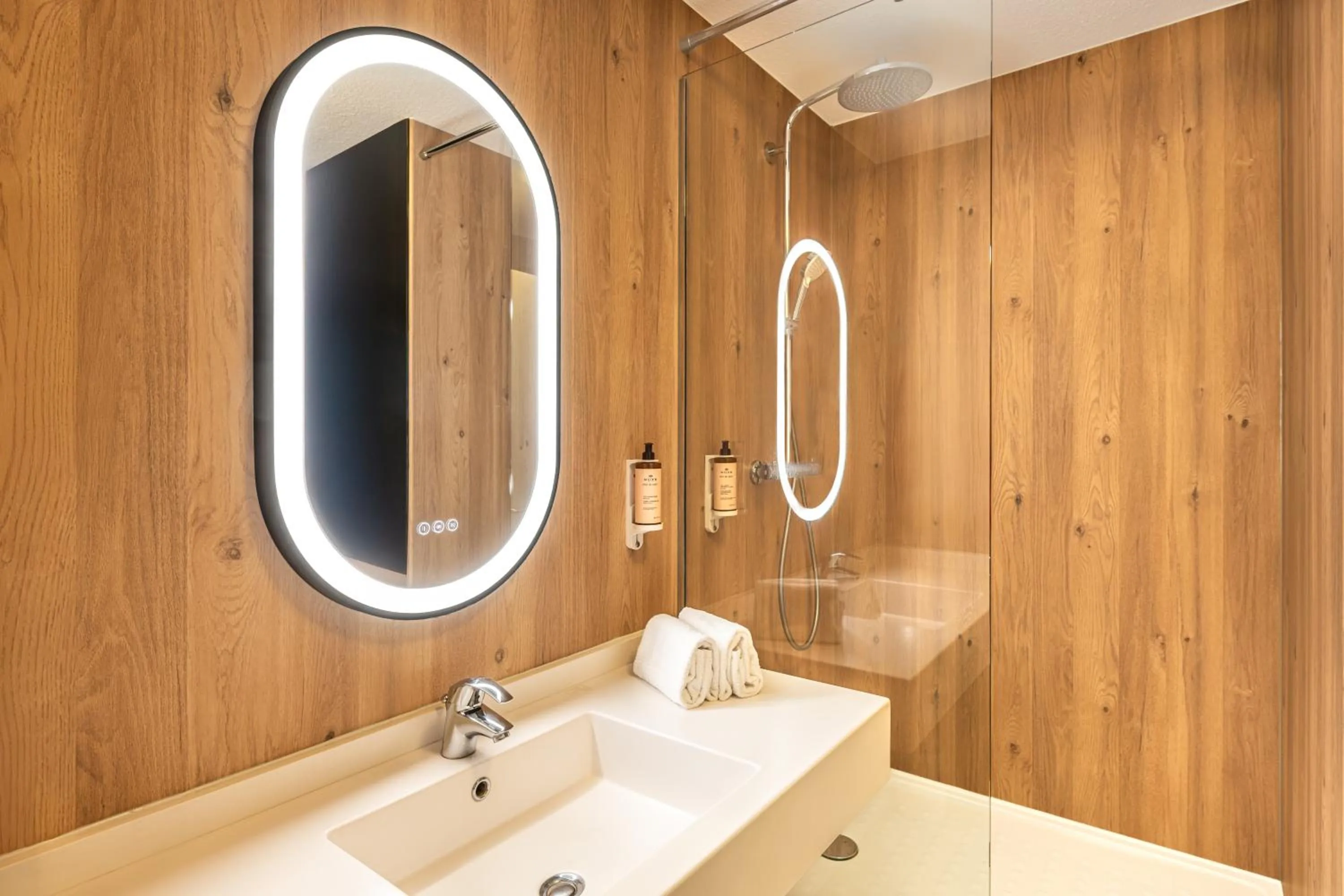 Bathroom in Mercure Lyon Est Chaponnay