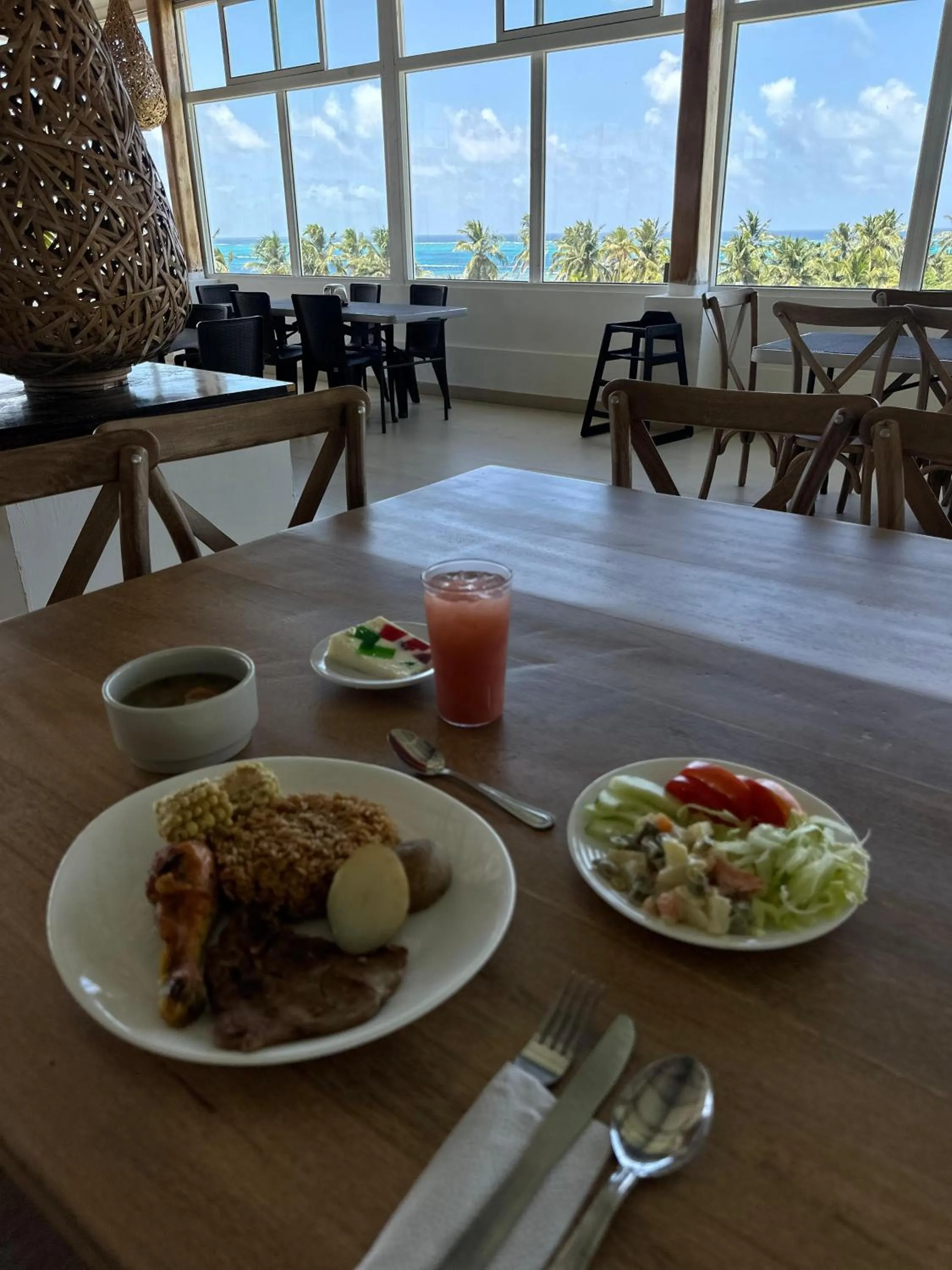 Restaurant/places to eat in Hotel Portofino