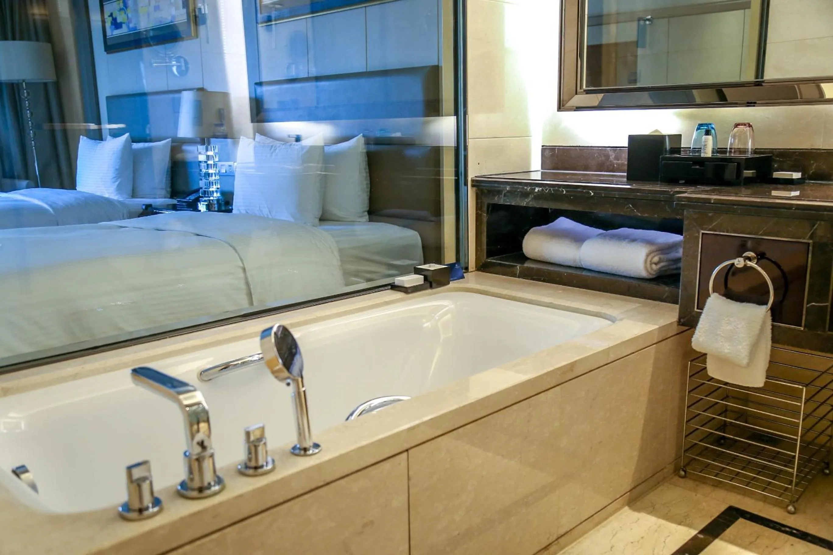 Bathroom, Bed in Wanda Realm Huaian