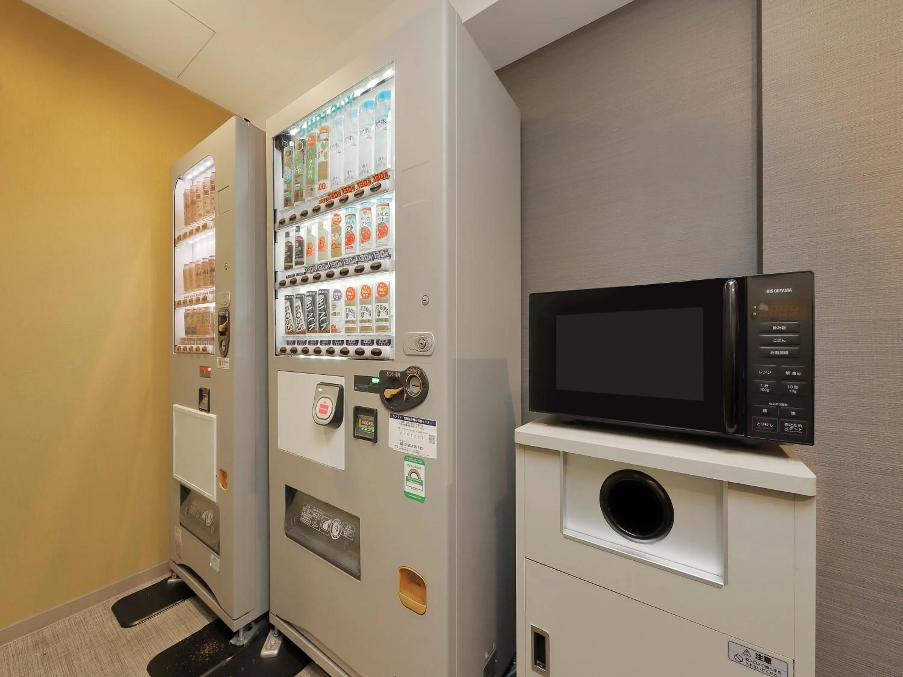 vending machine in Keio Presso Inn Tokyo Station Yaesu