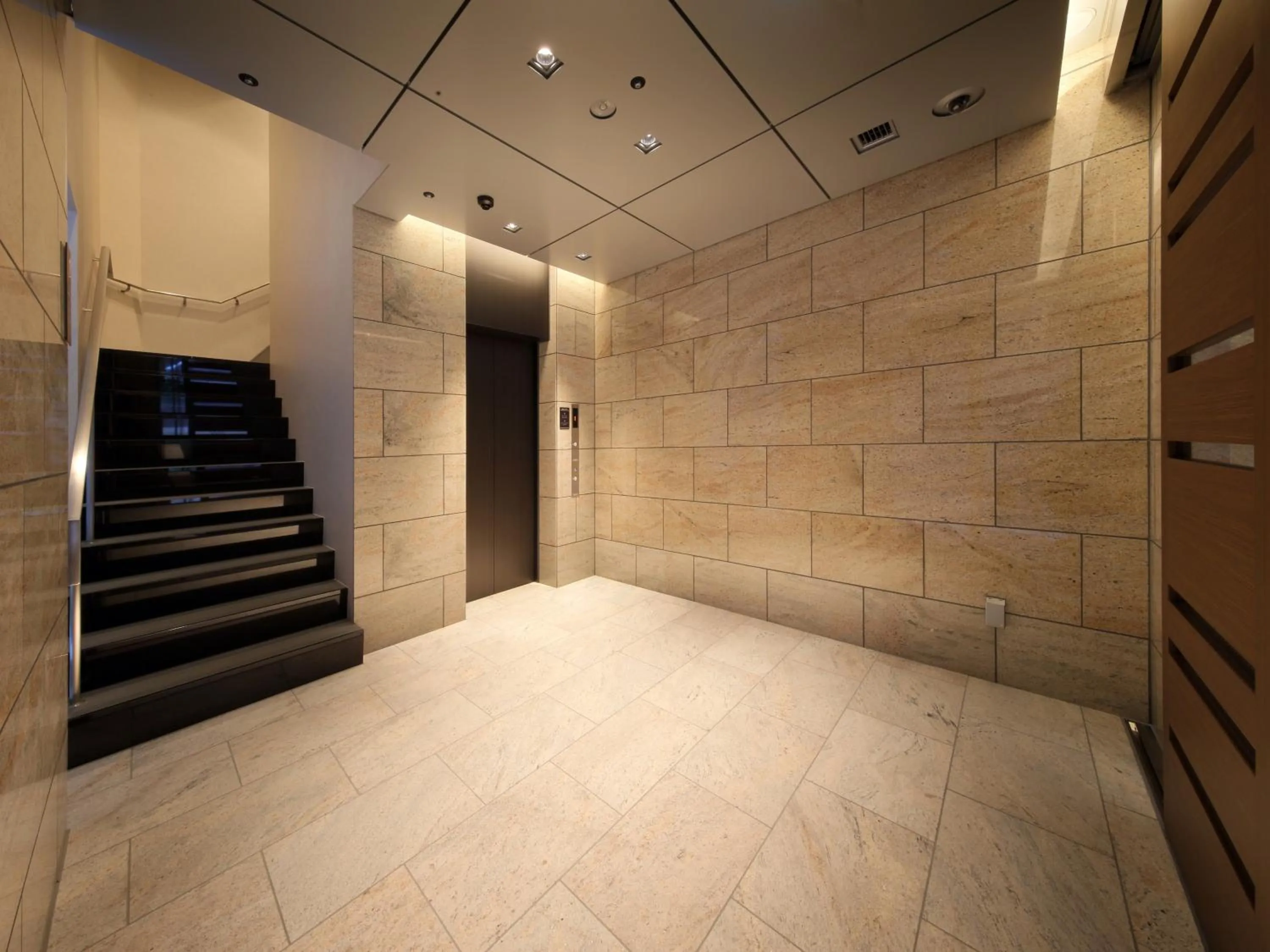 elevator in Keio Presso Inn Tokyo Station Yaesu