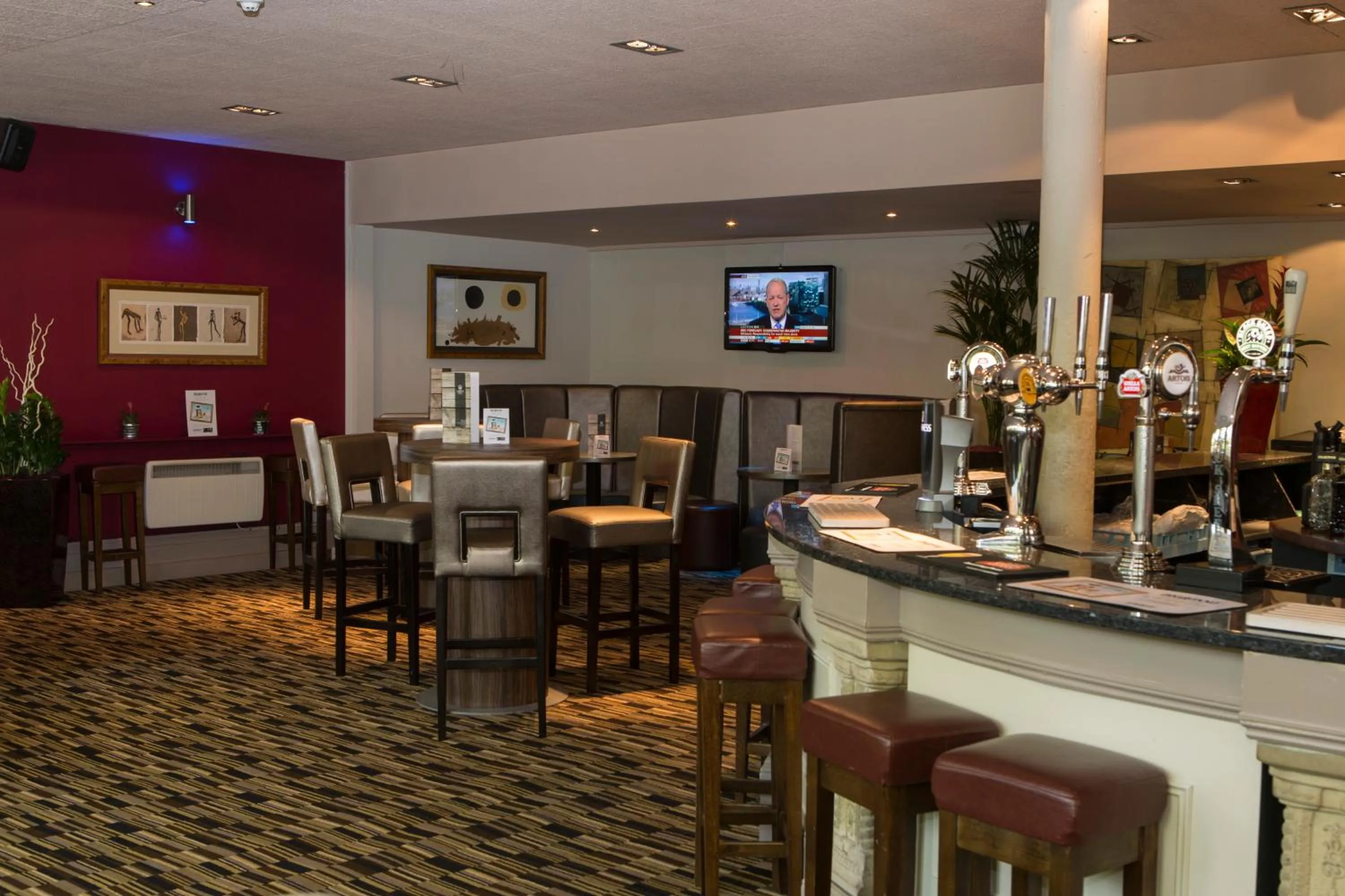 Lounge or bar in The Crown Hotel