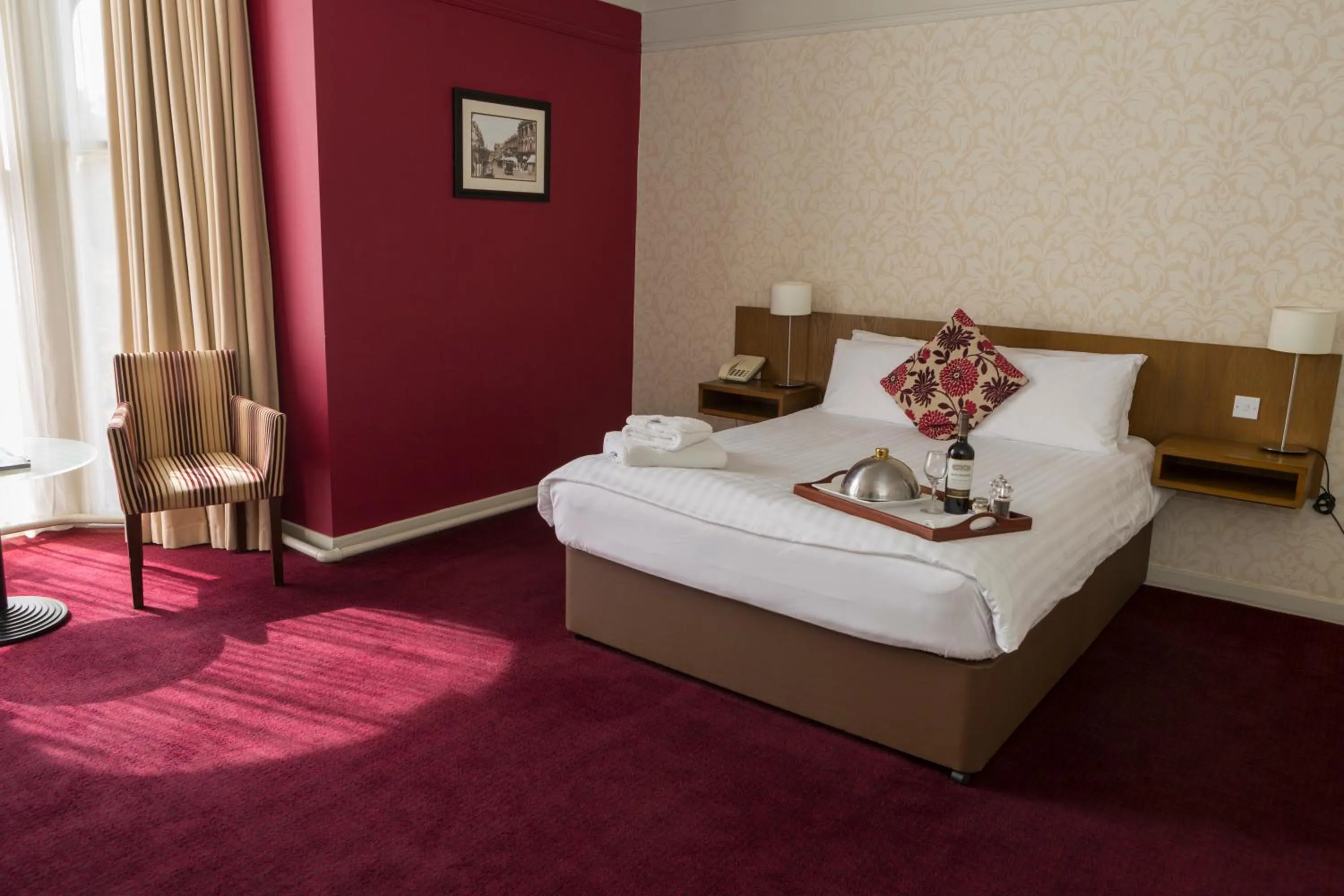 Bedroom, Bed in The Crown Hotel