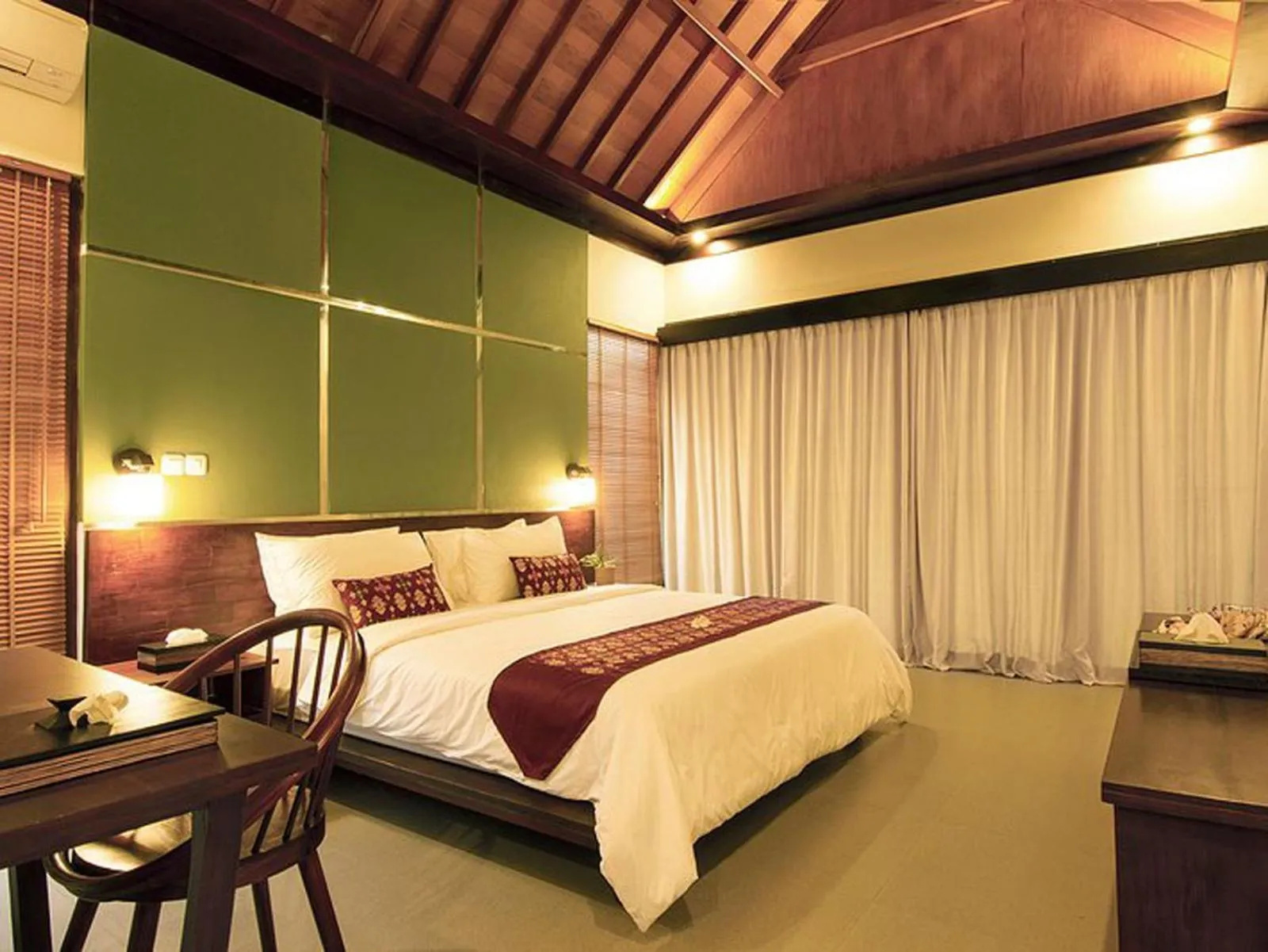 Bed in Samata Village Gili Air