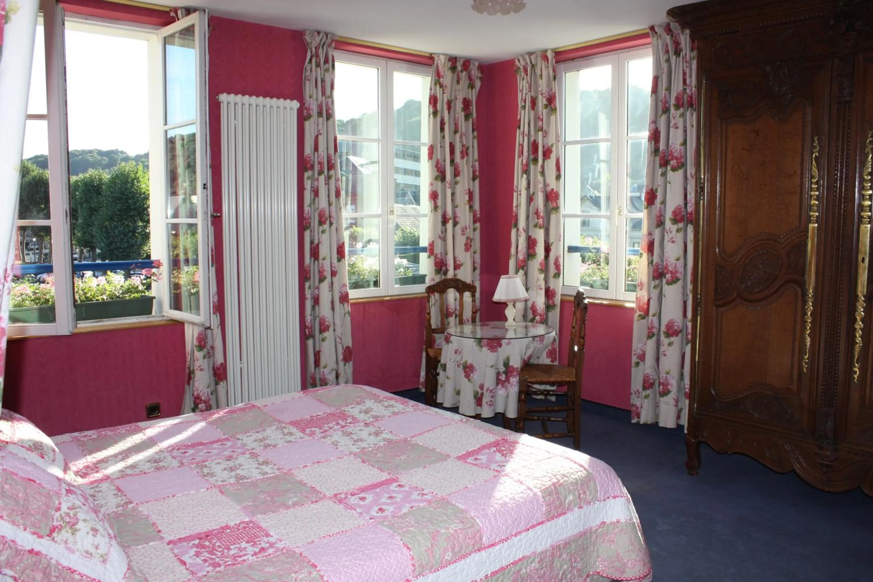 Bed in Hotel La Diligence