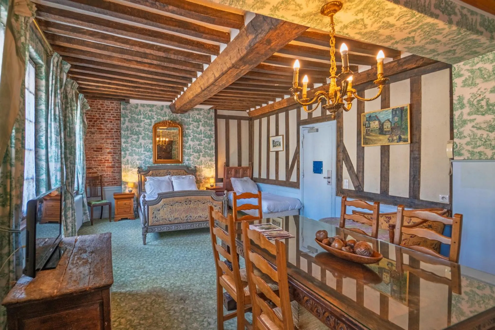 Bed in Hotel La Diligence