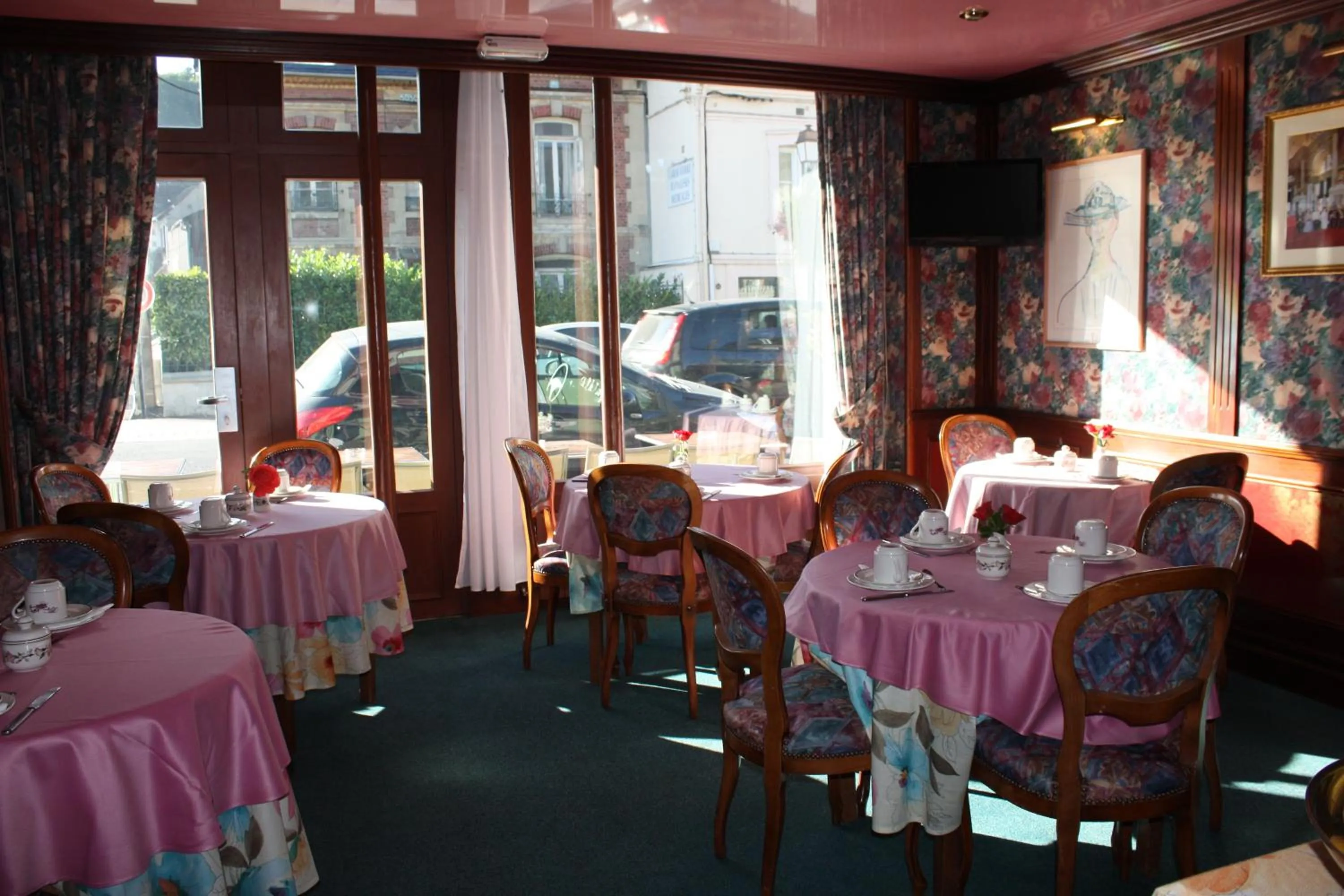 Restaurant/places to eat in Hotel La Diligence