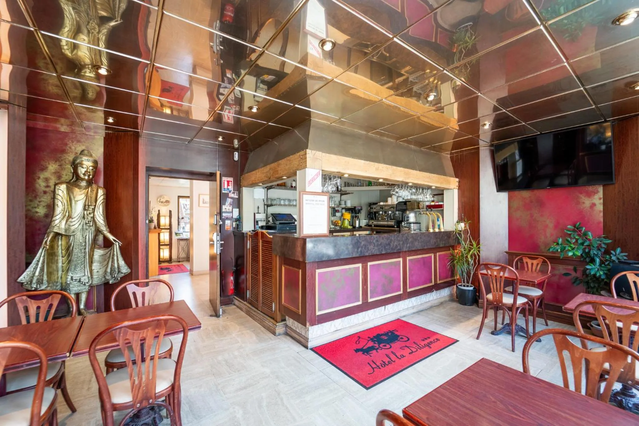 Restaurant/places to eat in Hotel La Diligence