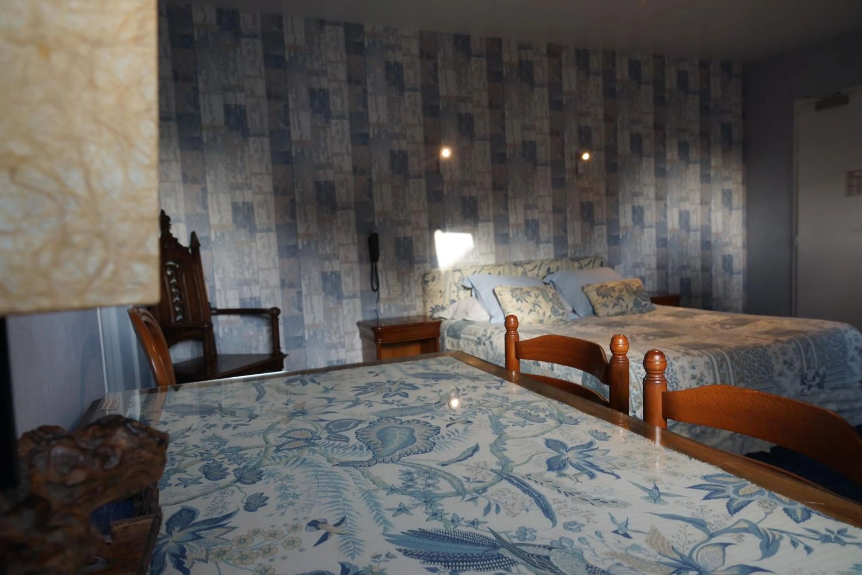 Bed in Hotel La Diligence