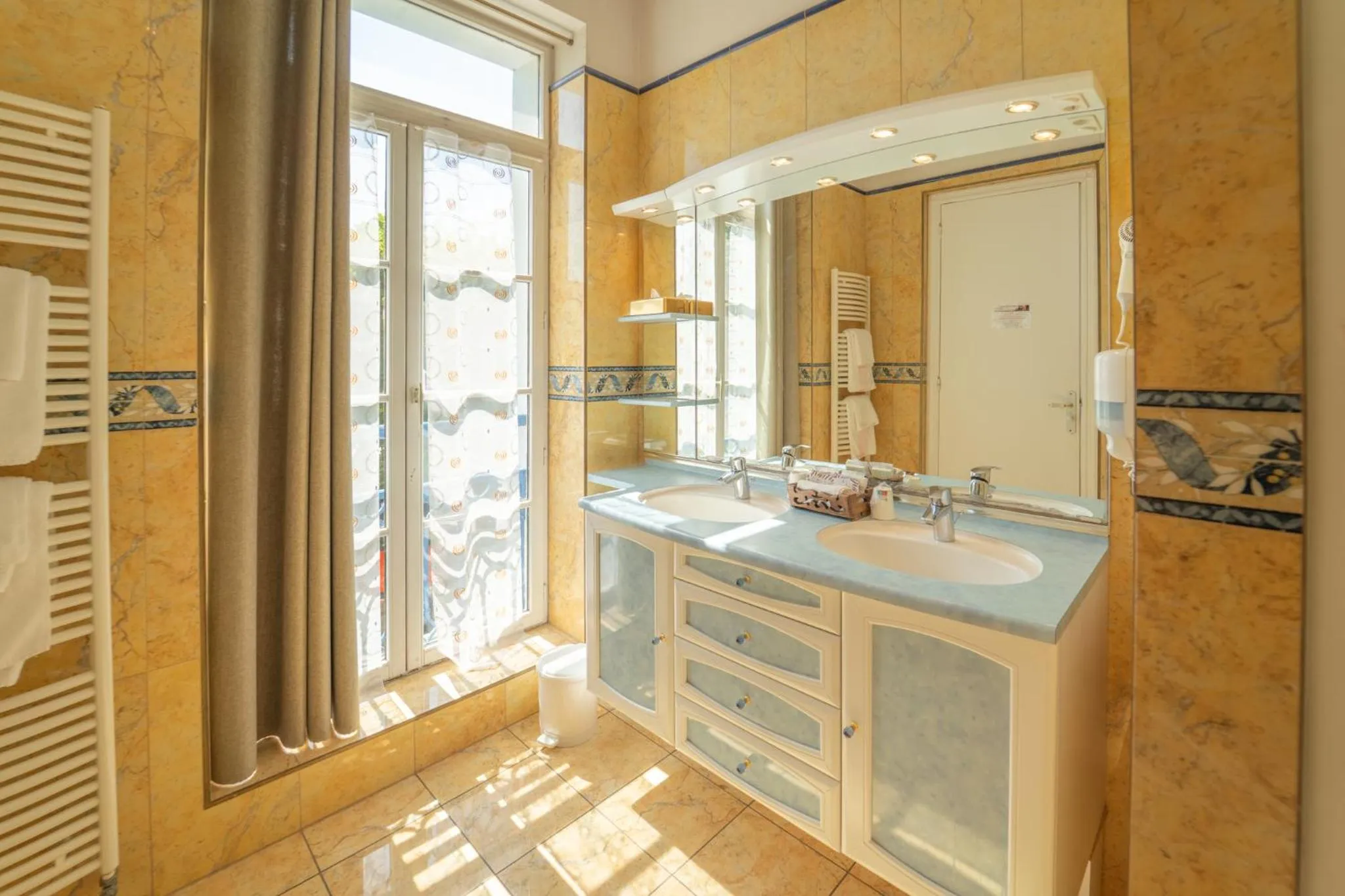 Bathroom in Hotel La Diligence