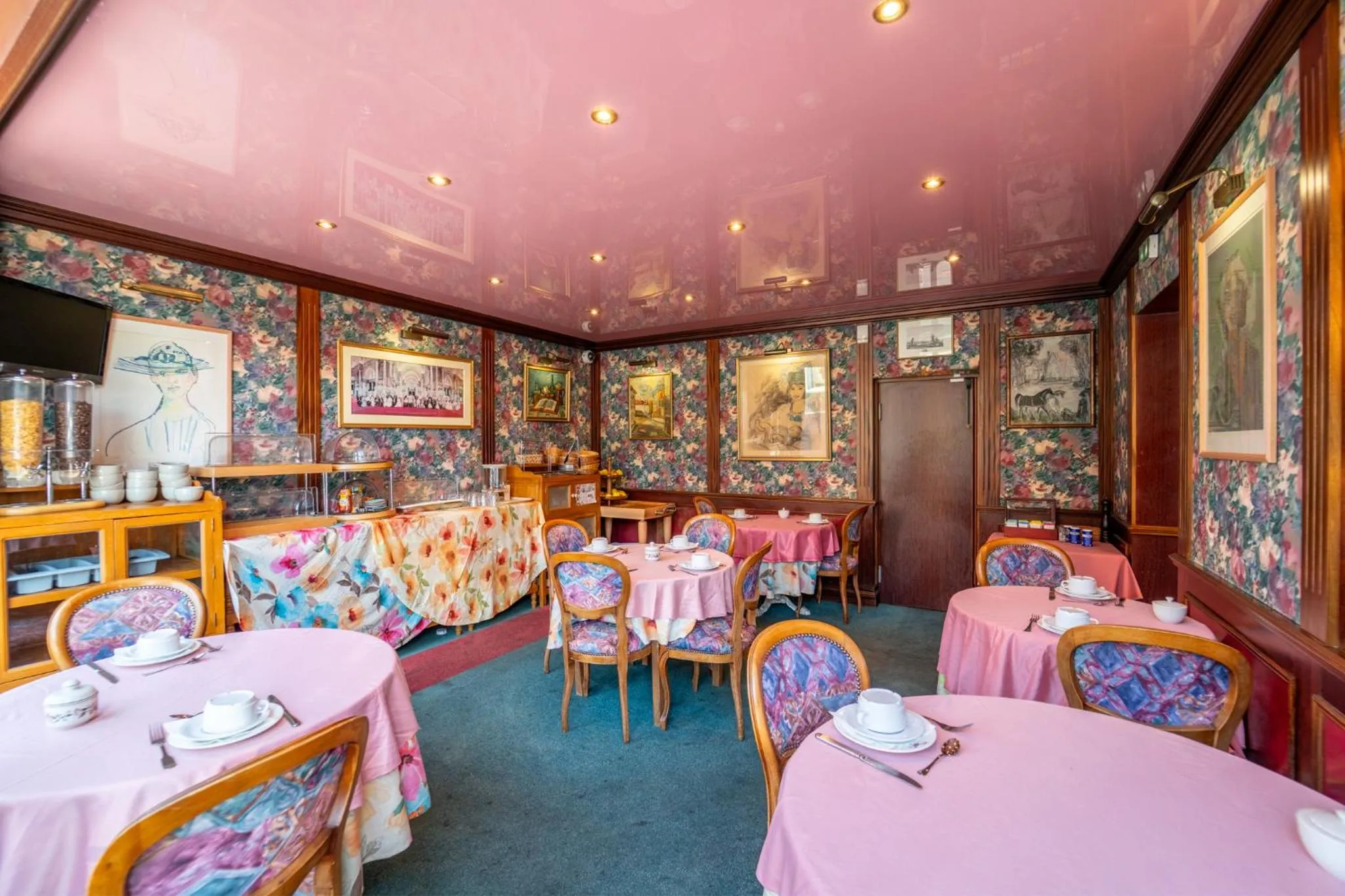 Restaurant/places to eat in Hotel La Diligence