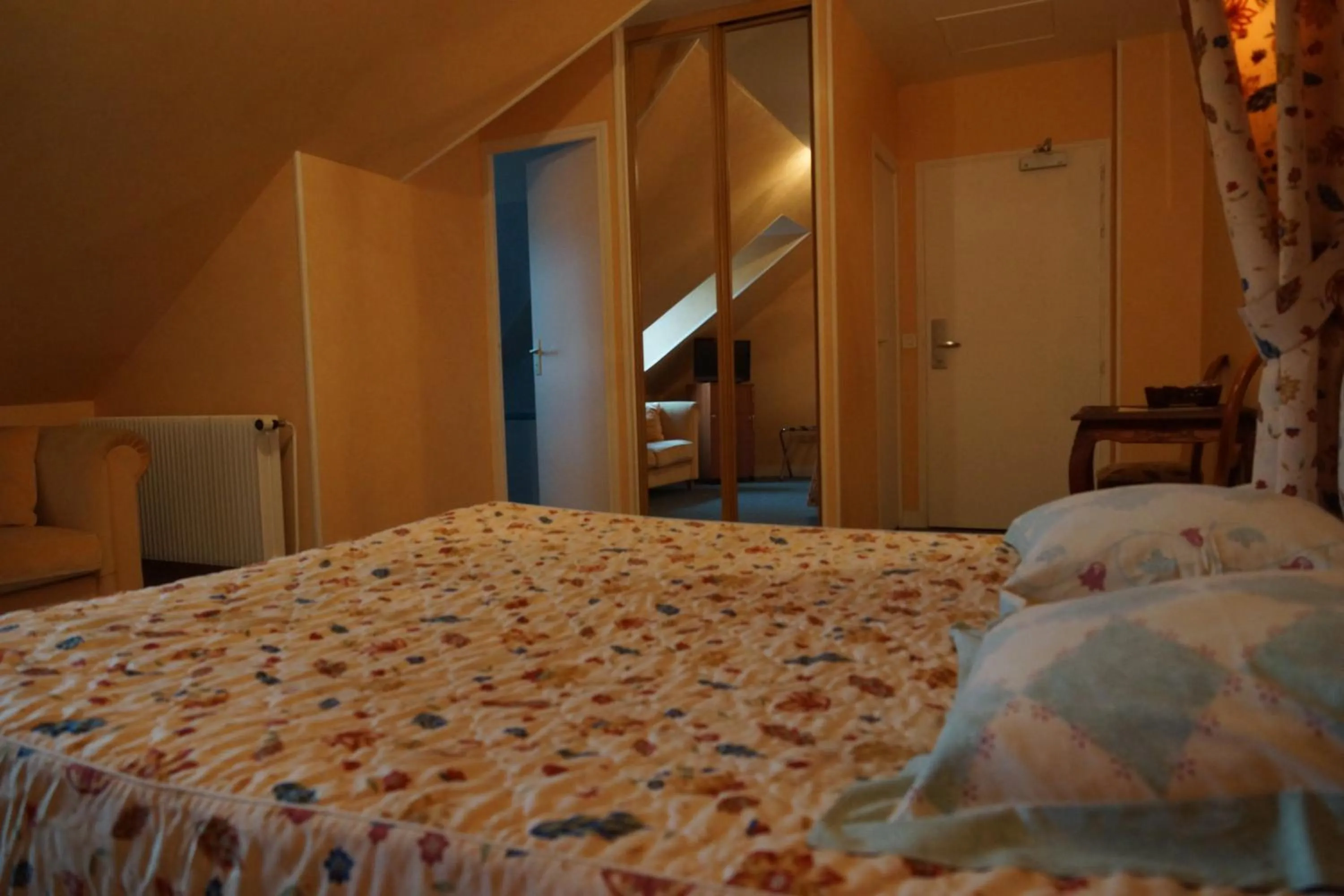 Bed in Hotel La Diligence