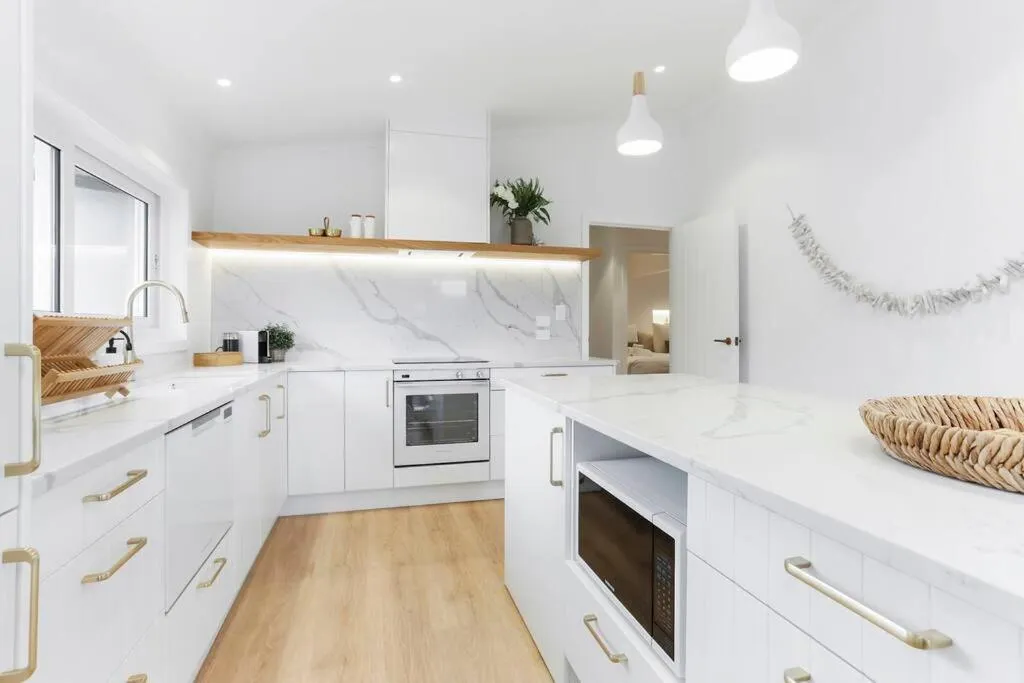 Kitchen or kitchenette in Stay Mission Bay