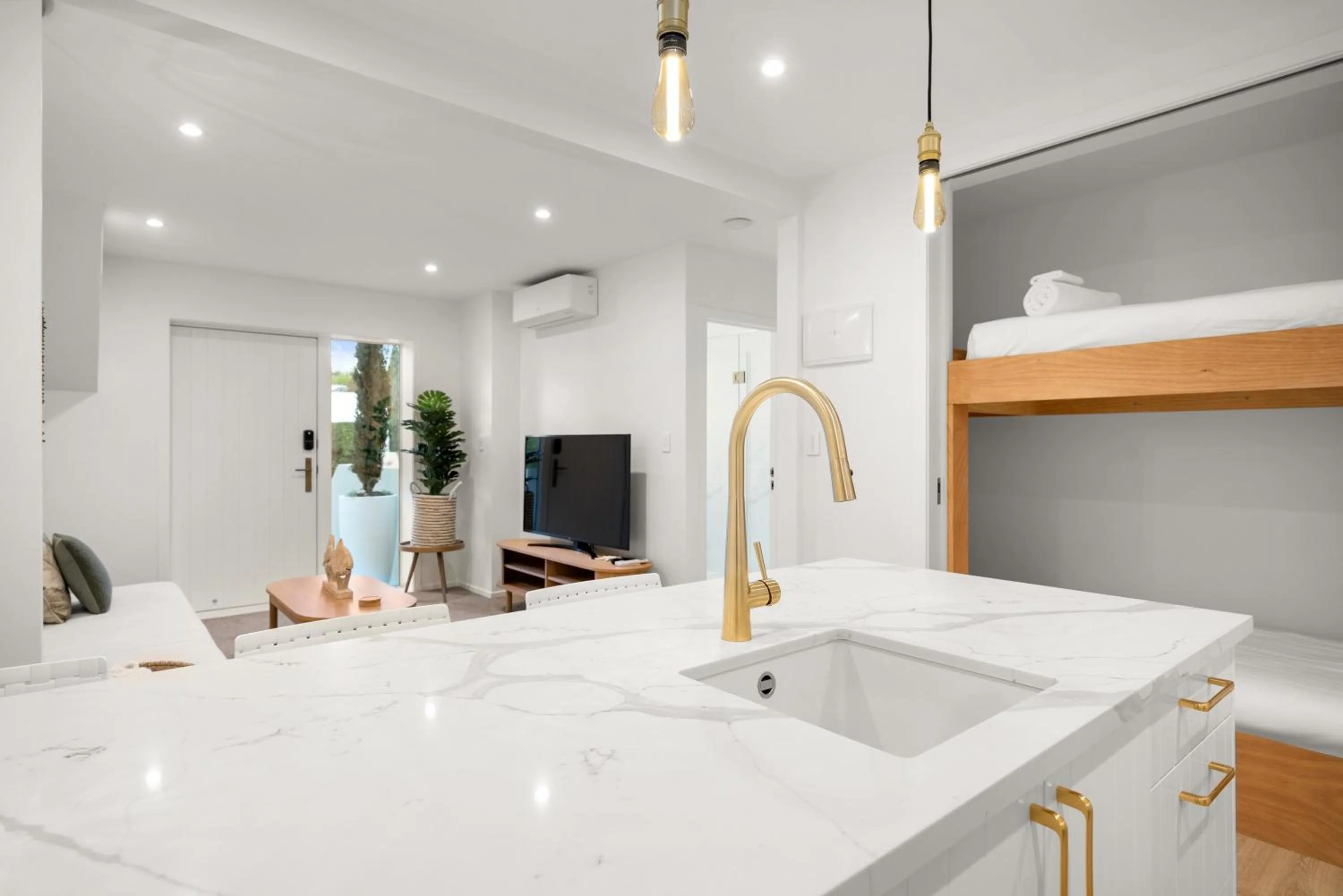 Kitchen or kitchenette in Stay Mission Bay