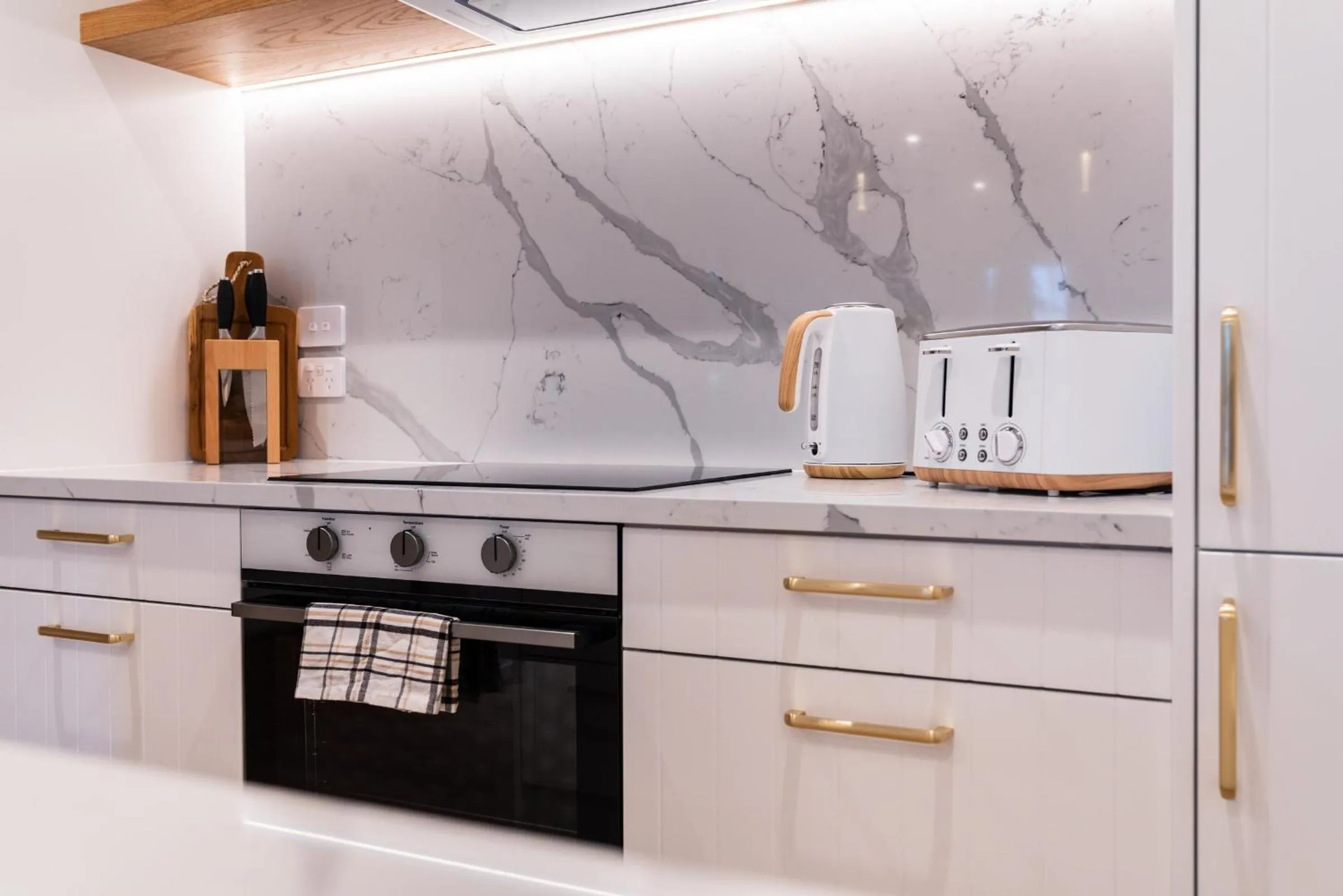 Kitchen or kitchenette in Stay Mission Bay