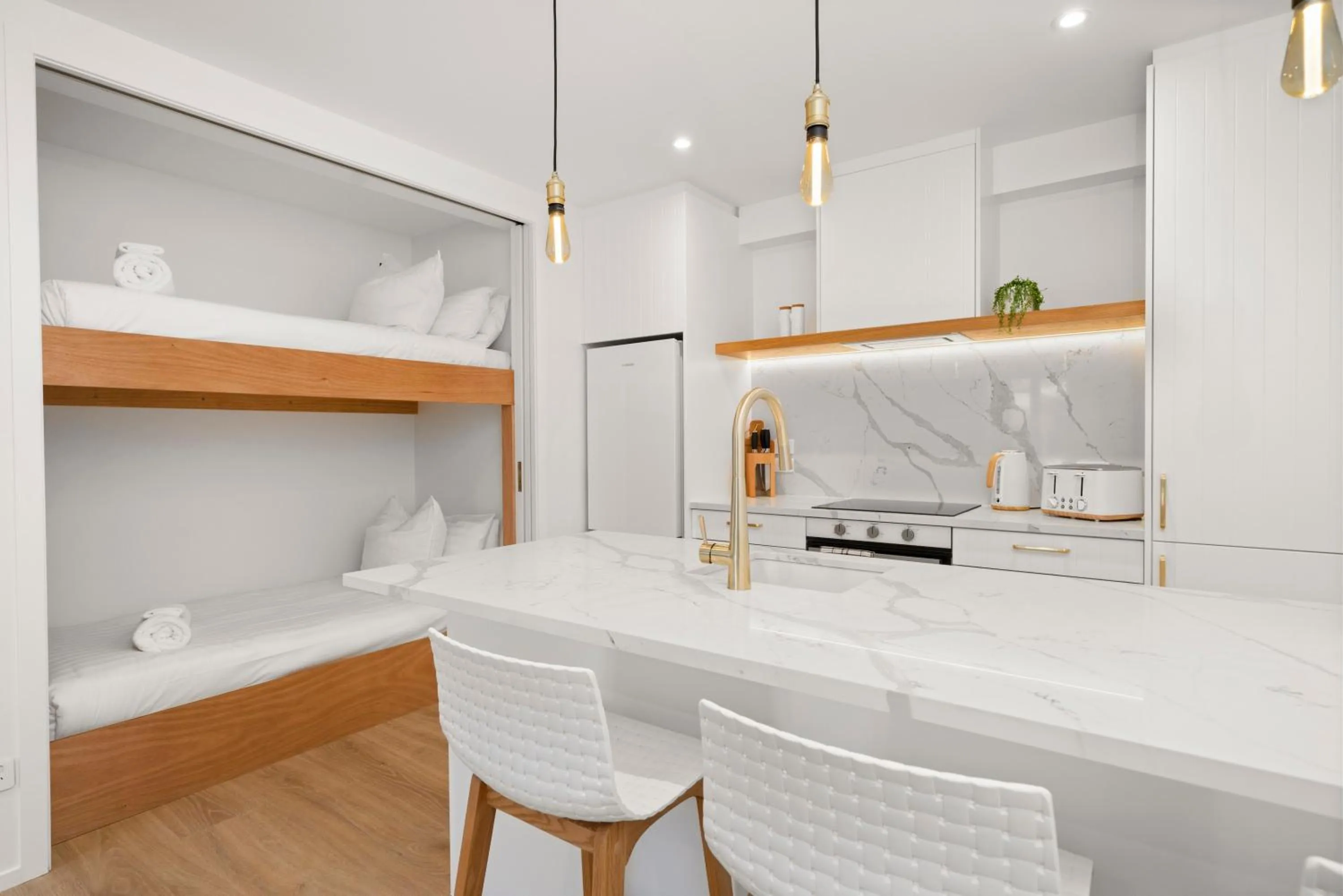 Kitchen or kitchenette in Stay Mission Bay