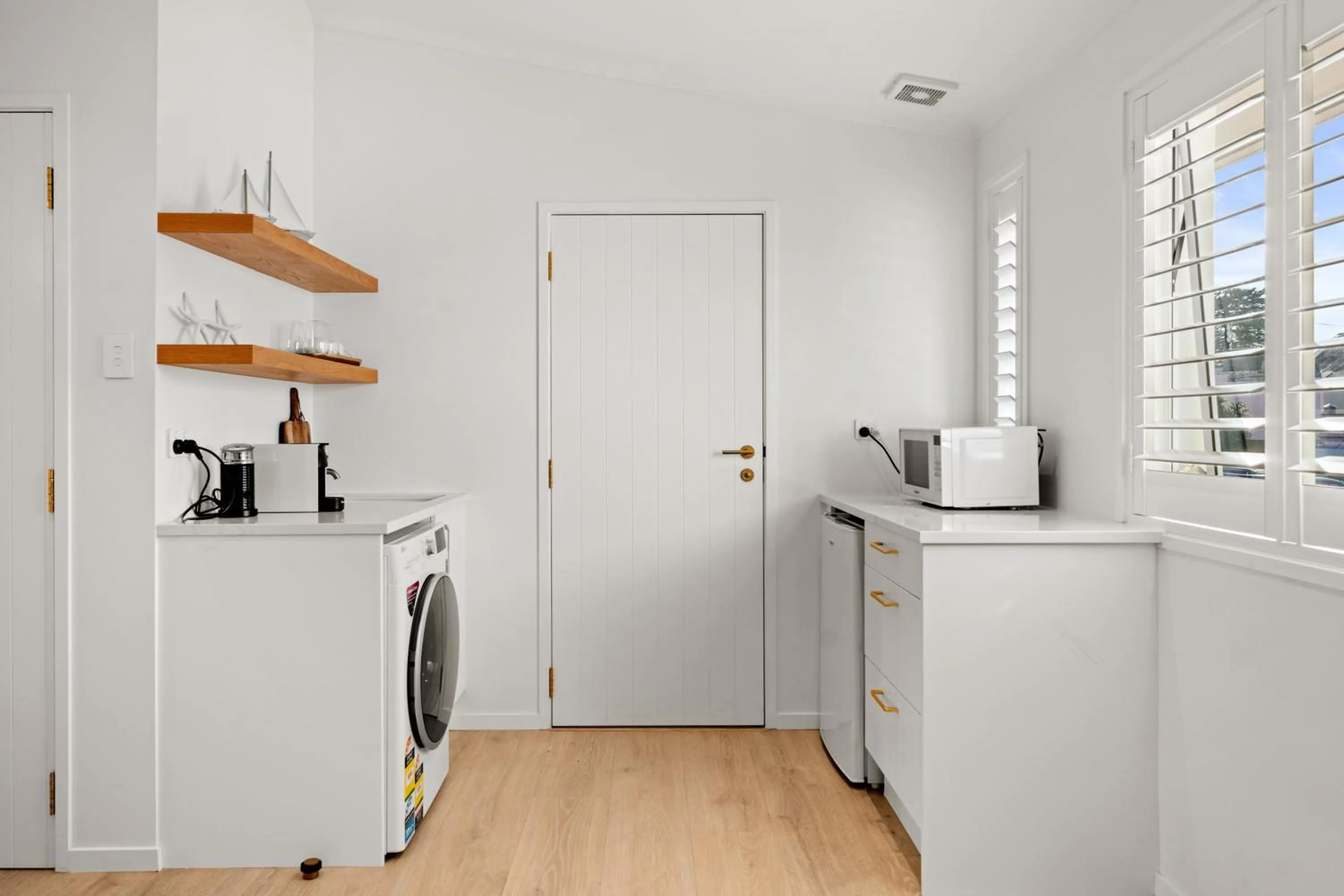 Kitchen or kitchenette in Stay Mission Bay
