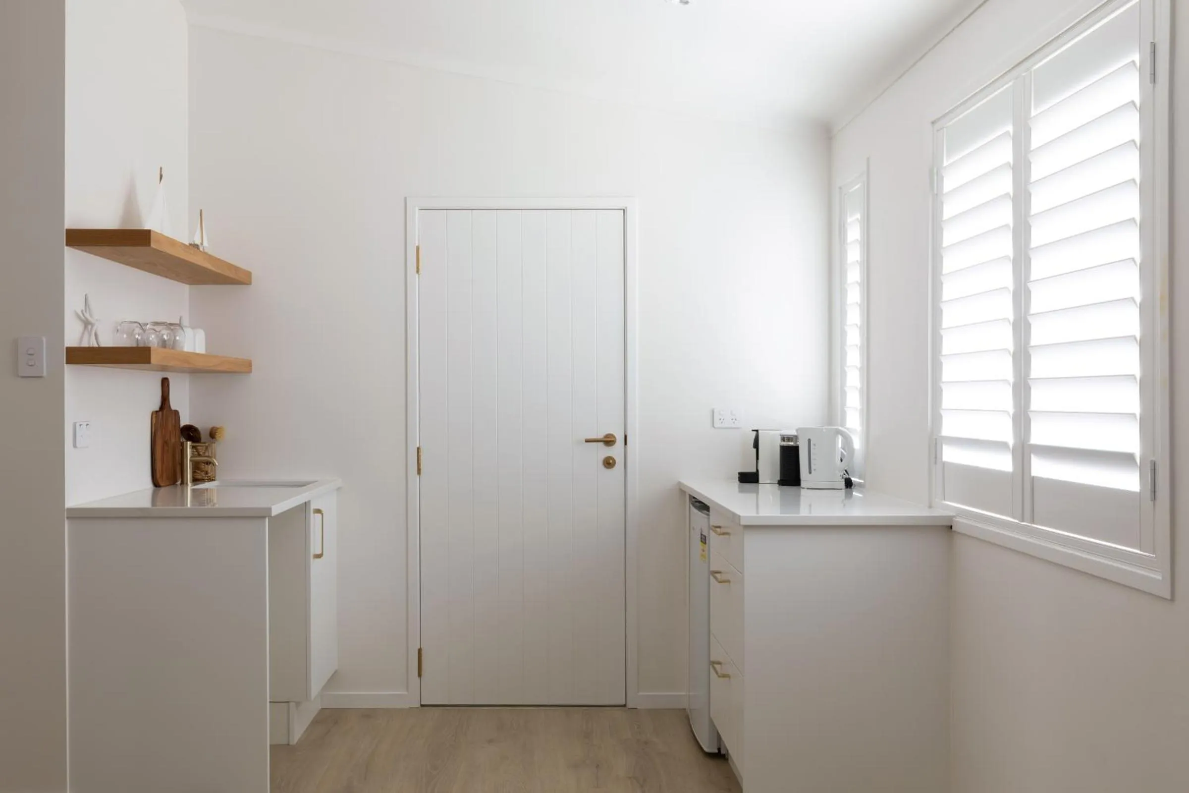 Kitchen or kitchenette in Stay Mission Bay